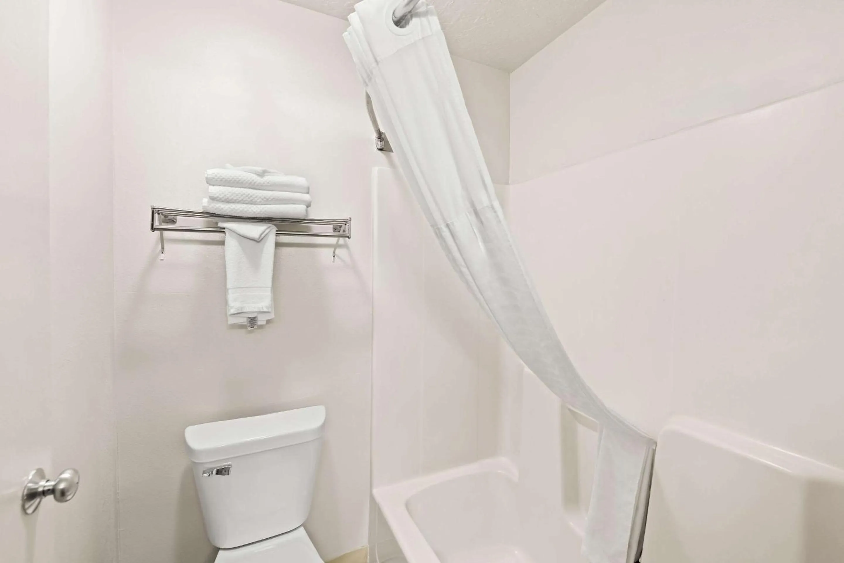 Bedroom in Quality Inn