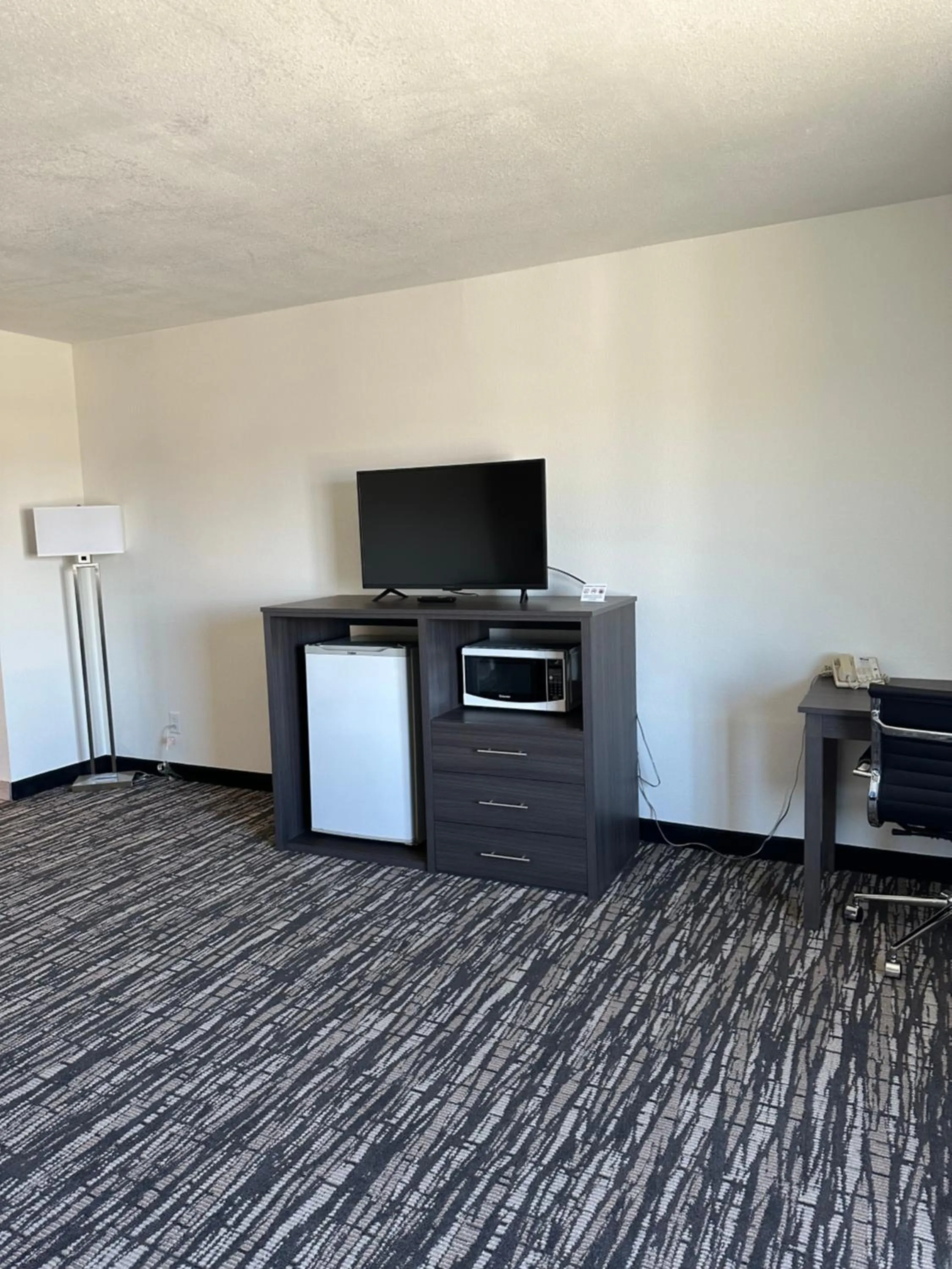 TV and multimedia in Super 8 by Wyndham Grand Island