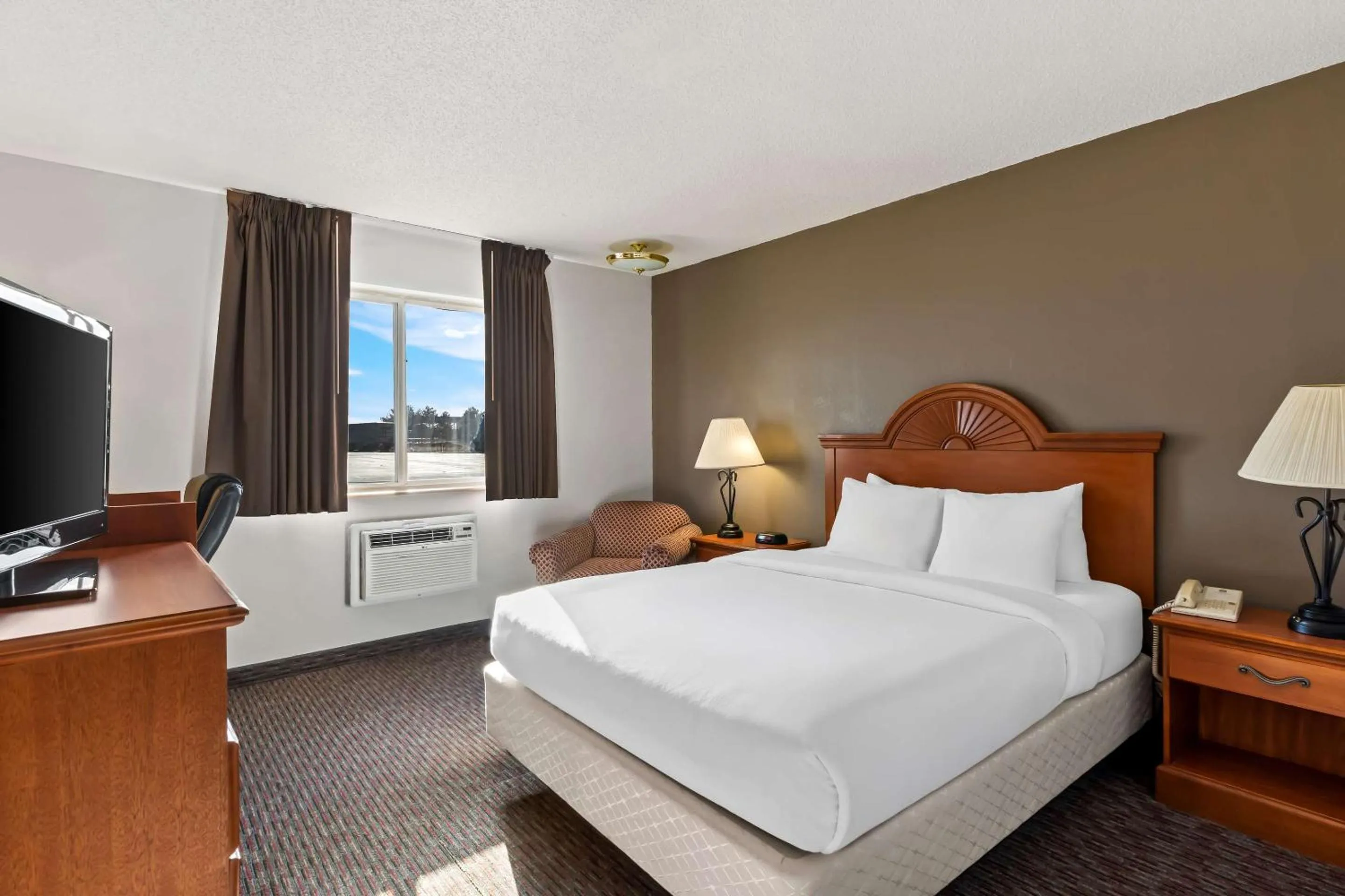 Bedroom, Bed in Quality Inn Sidney I-80