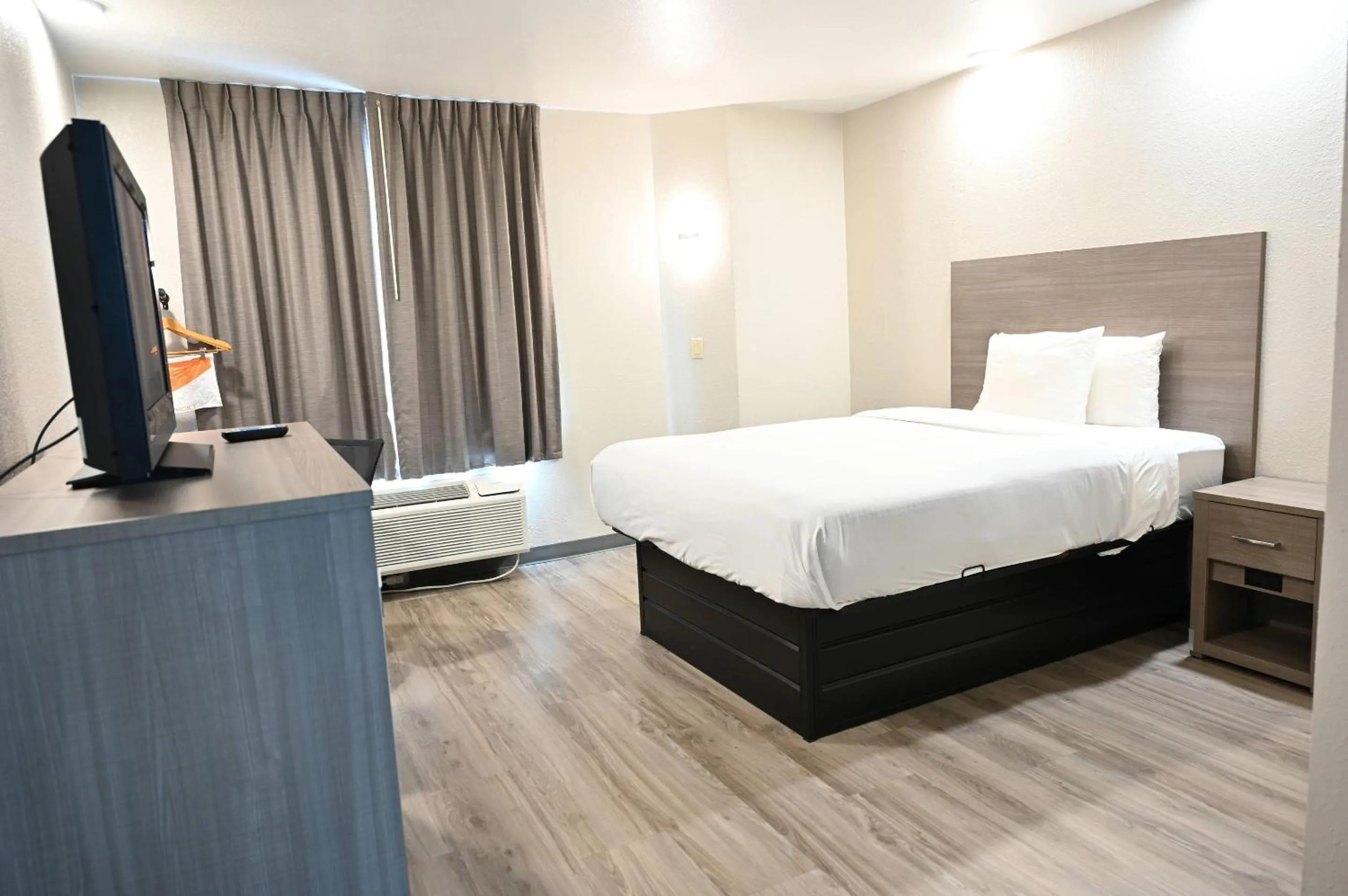 Bedroom, Bed in Rodeway Inn