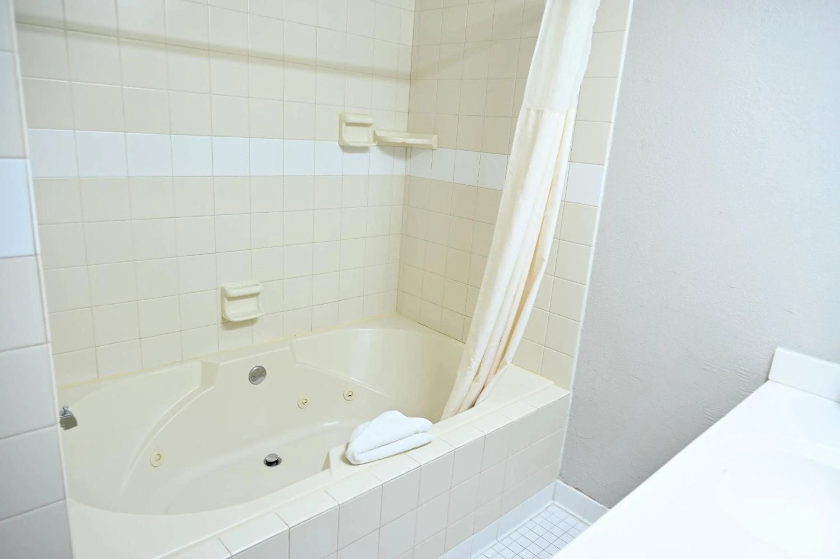 Bedroom in Rodeway Inn