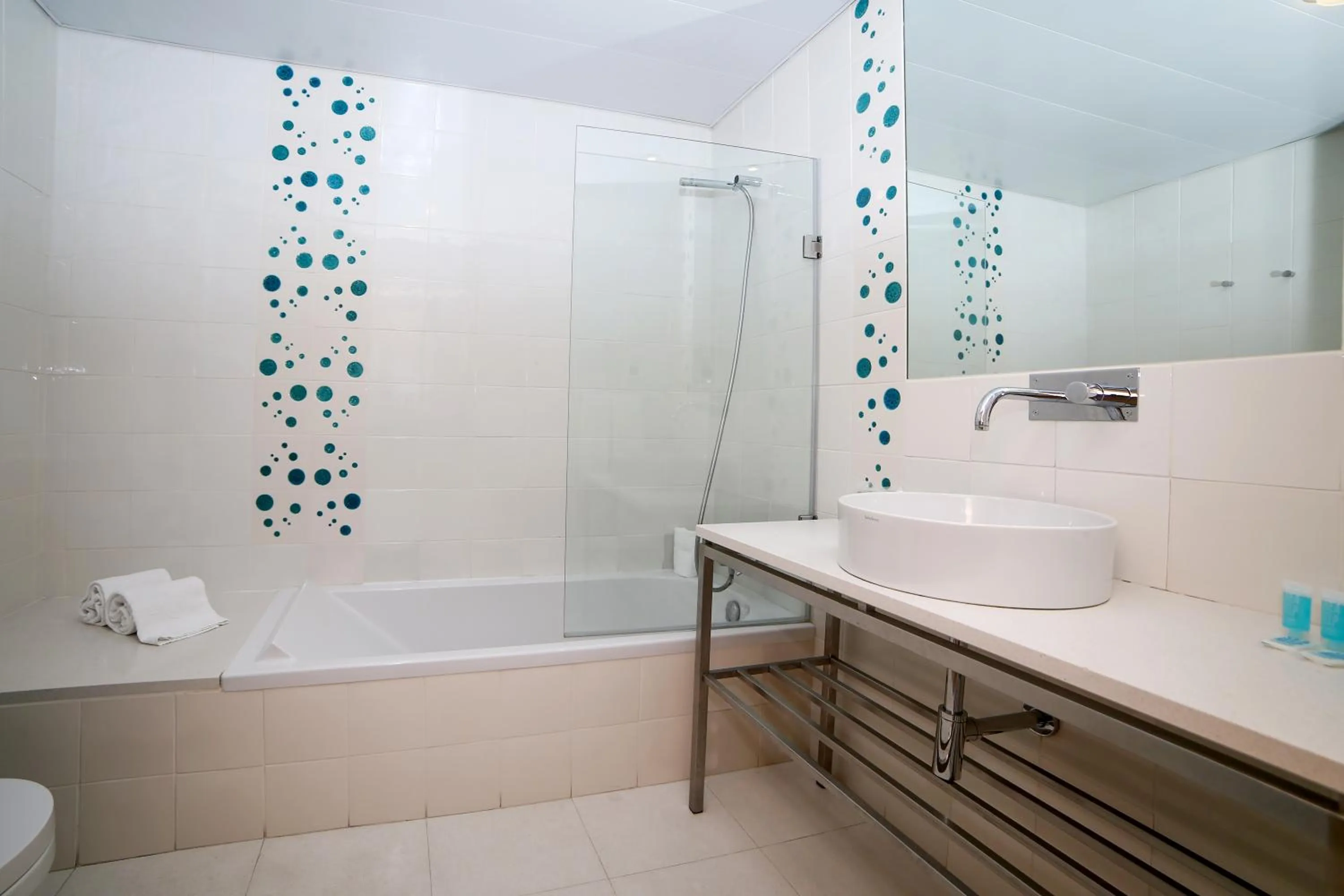 Bathroom in Hotel Praia