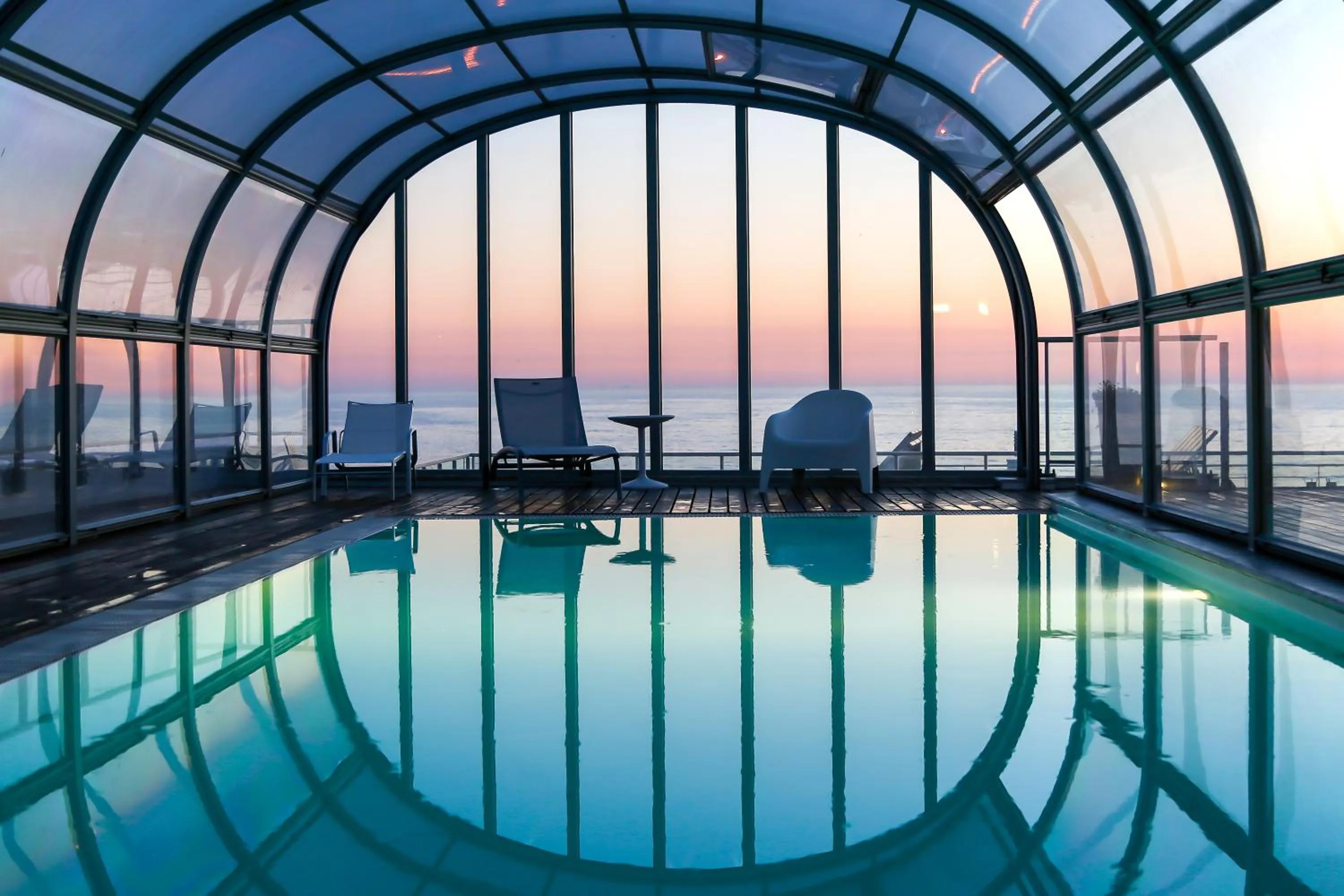 Swimming pool in Hotel Praia