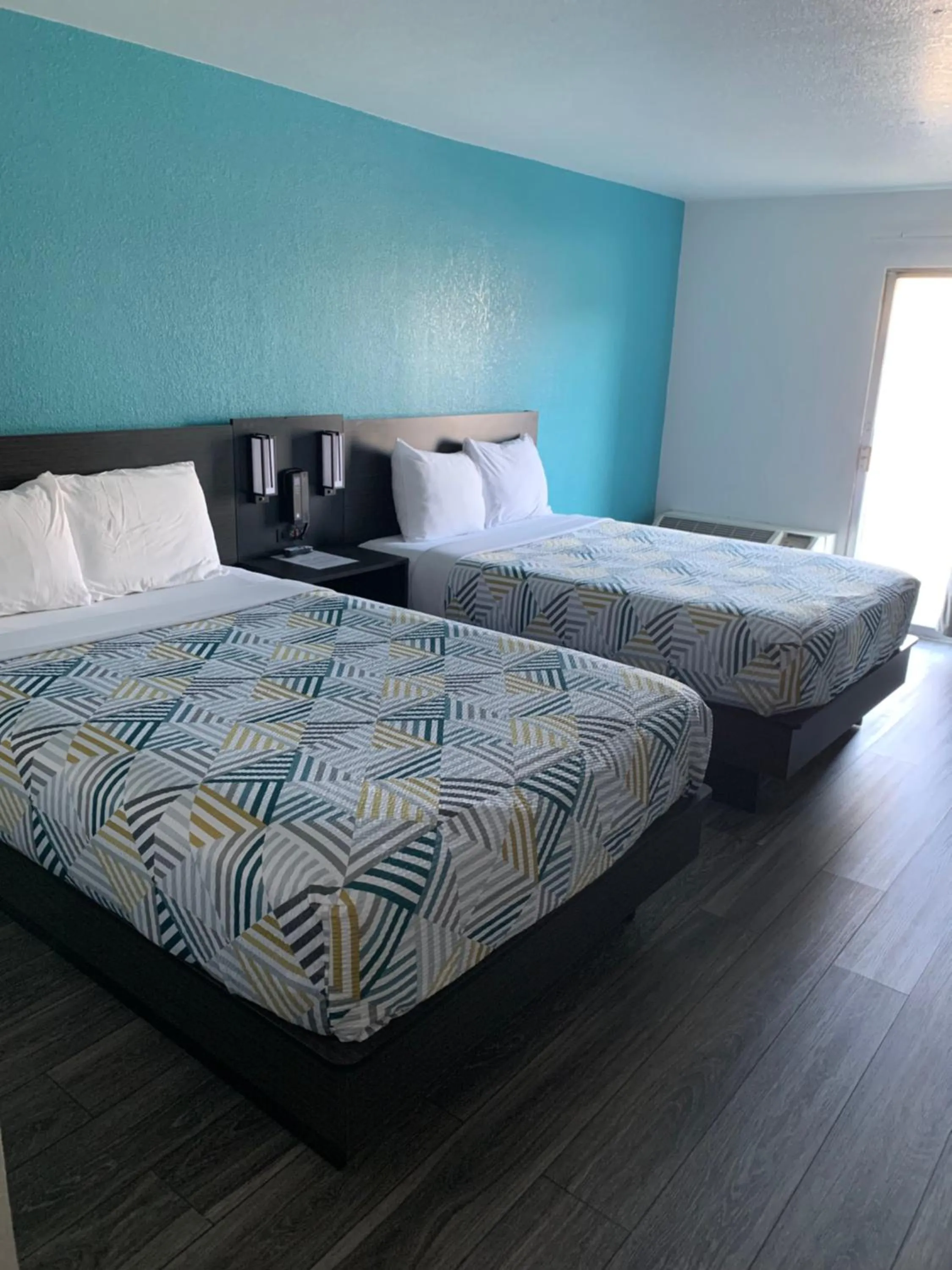 Bedroom, Bed in Motel 6-Lincoln, NE - Airport