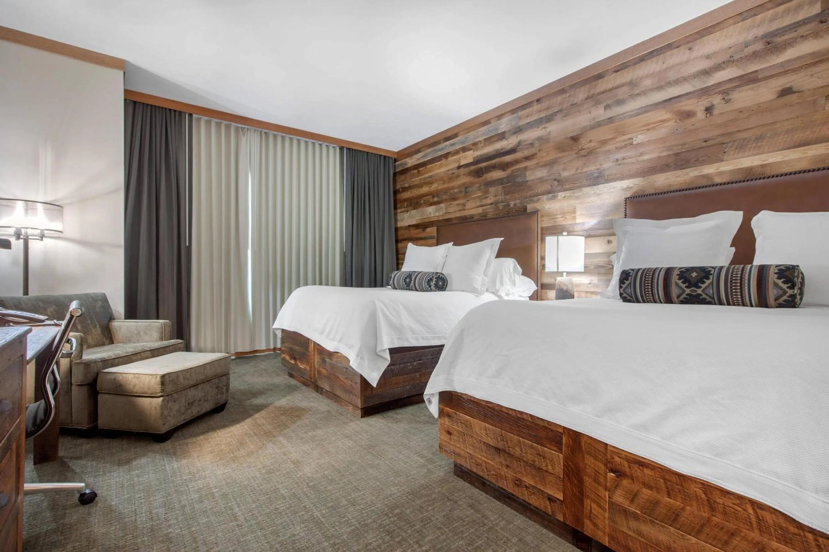 Bedroom, Bed in Norfolk Lodge & Suites, an Ascend Collection Hotel