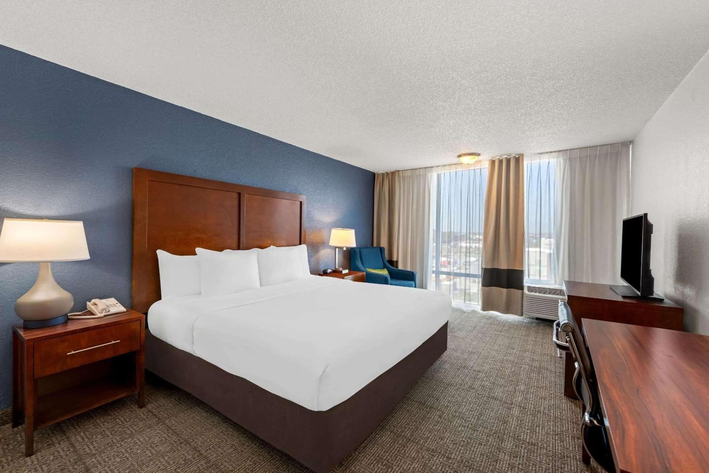 Bedroom, Bed in Comfort Inn & Suites Omaha Central