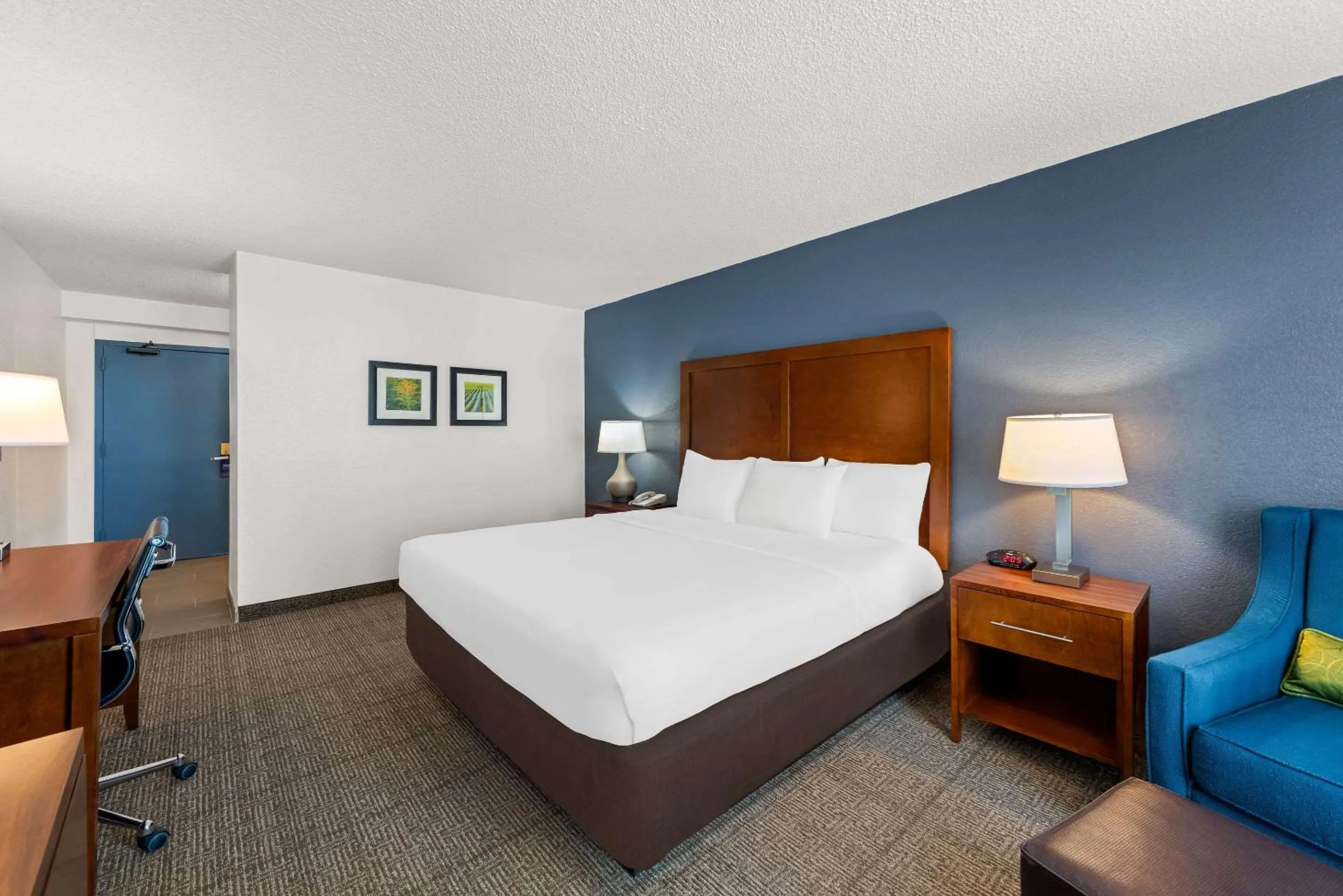 Bedroom, Bed in Comfort Inn & Suites Omaha Central