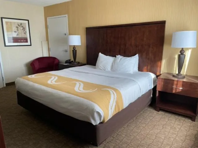 Bed in Quality Inn & Suites Ogallala
