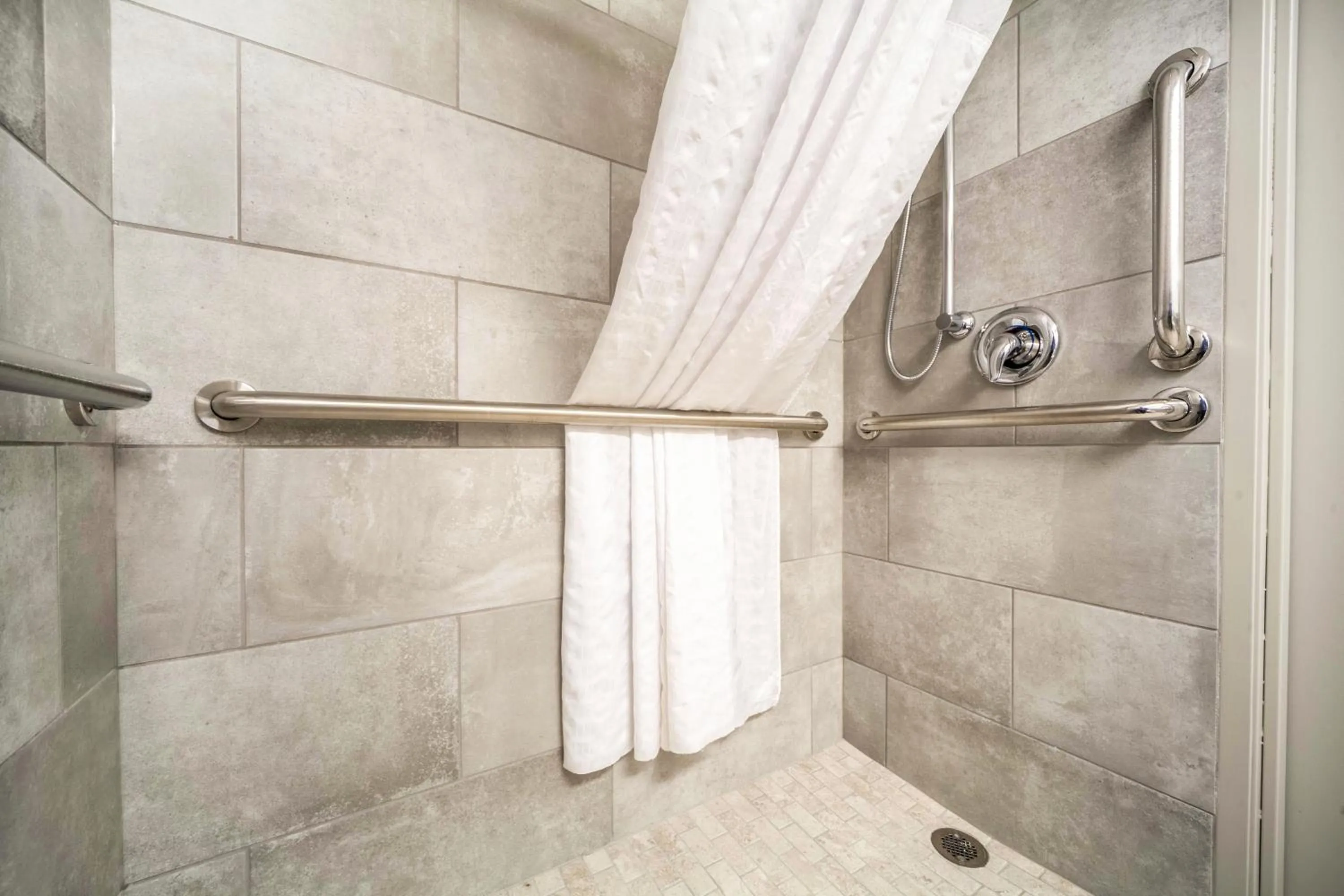 Shower in Quality Inn and Conference Center I-80 Grand Island