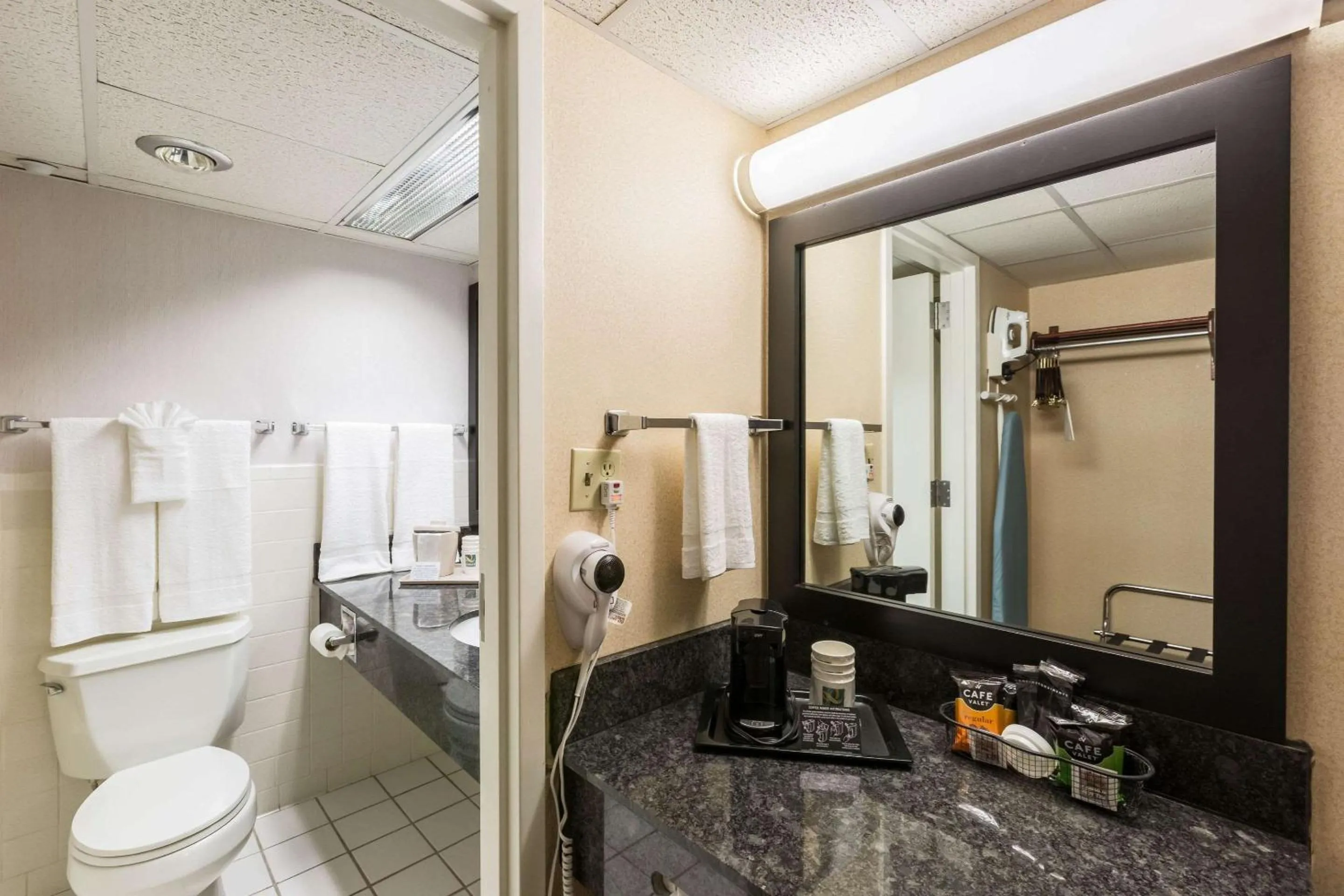 Bedroom in Quality Inn and Conference Center I-80 Grand Island