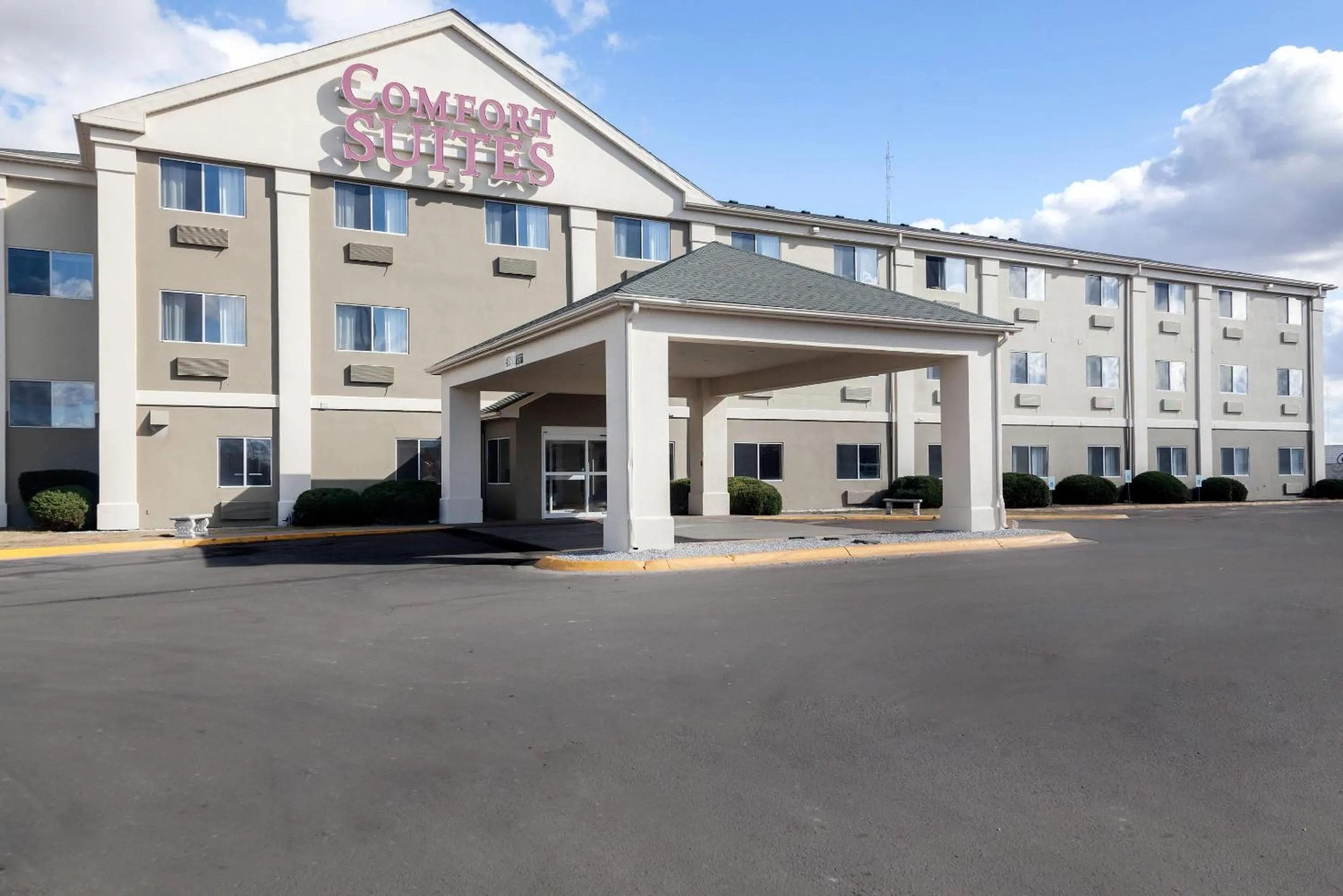 Property building in Comfort Suites Lincoln North
