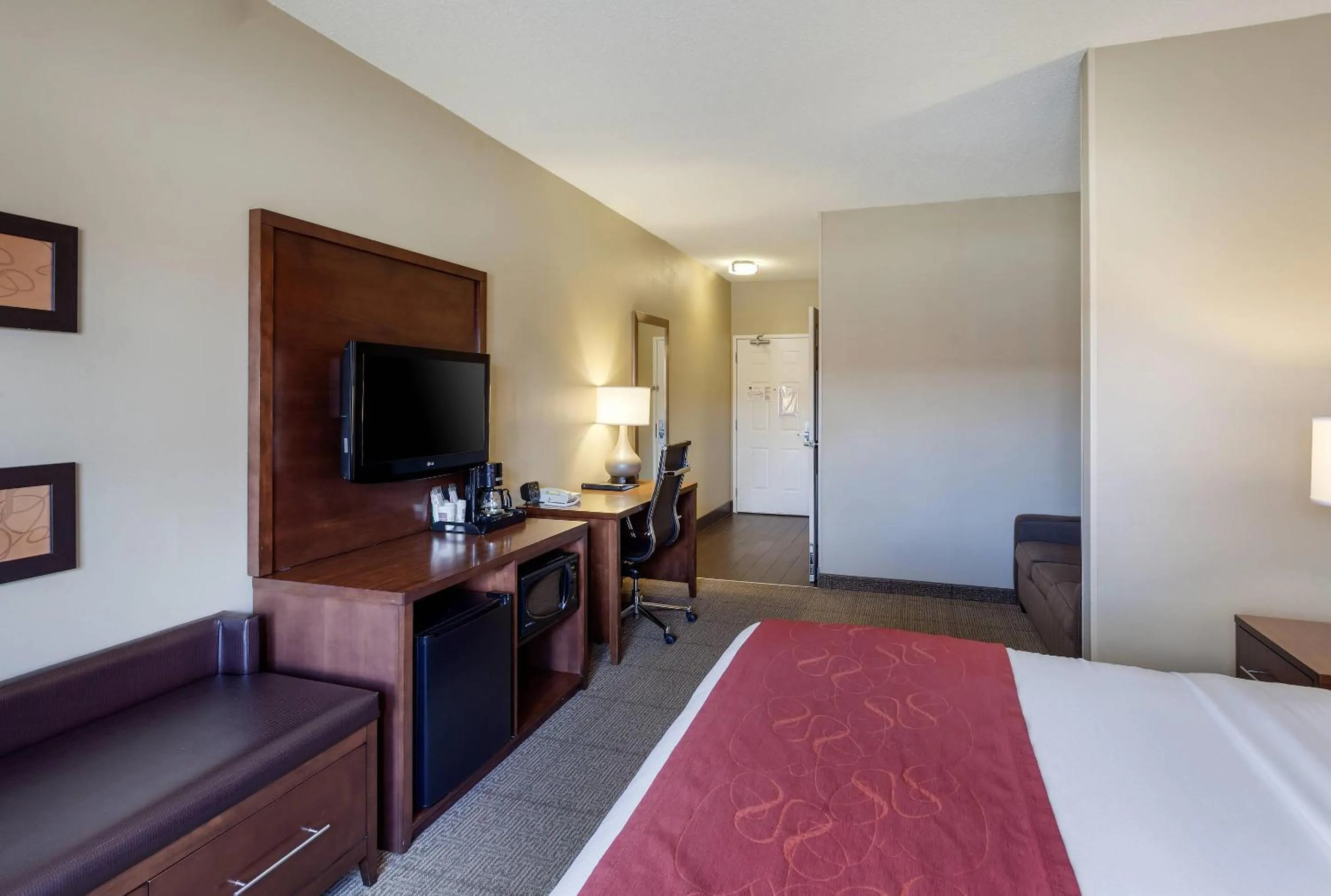 Bedroom, Bed in Comfort Suites Lincoln North