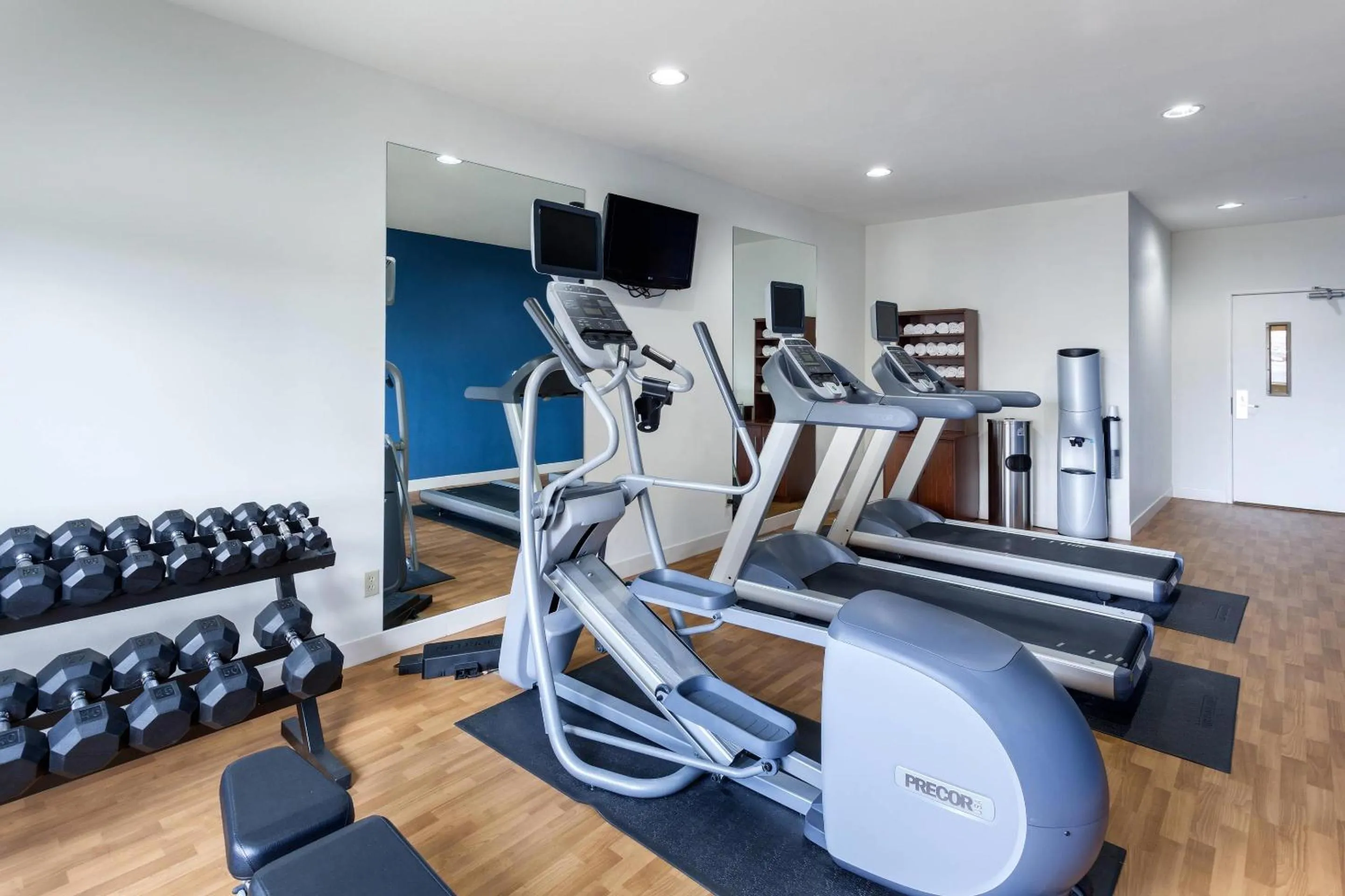 Fitness centre/facilities in Comfort Suites Lincoln North