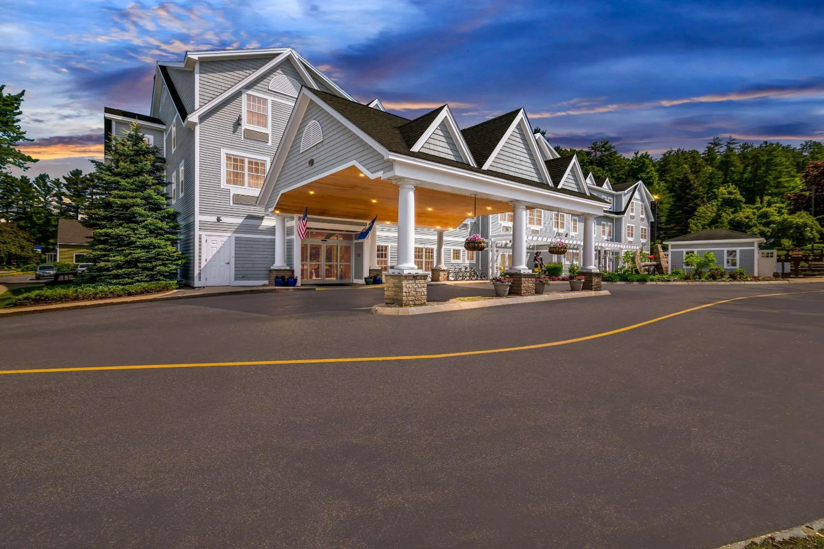Property building in Comfort Inn & Suites North Conway