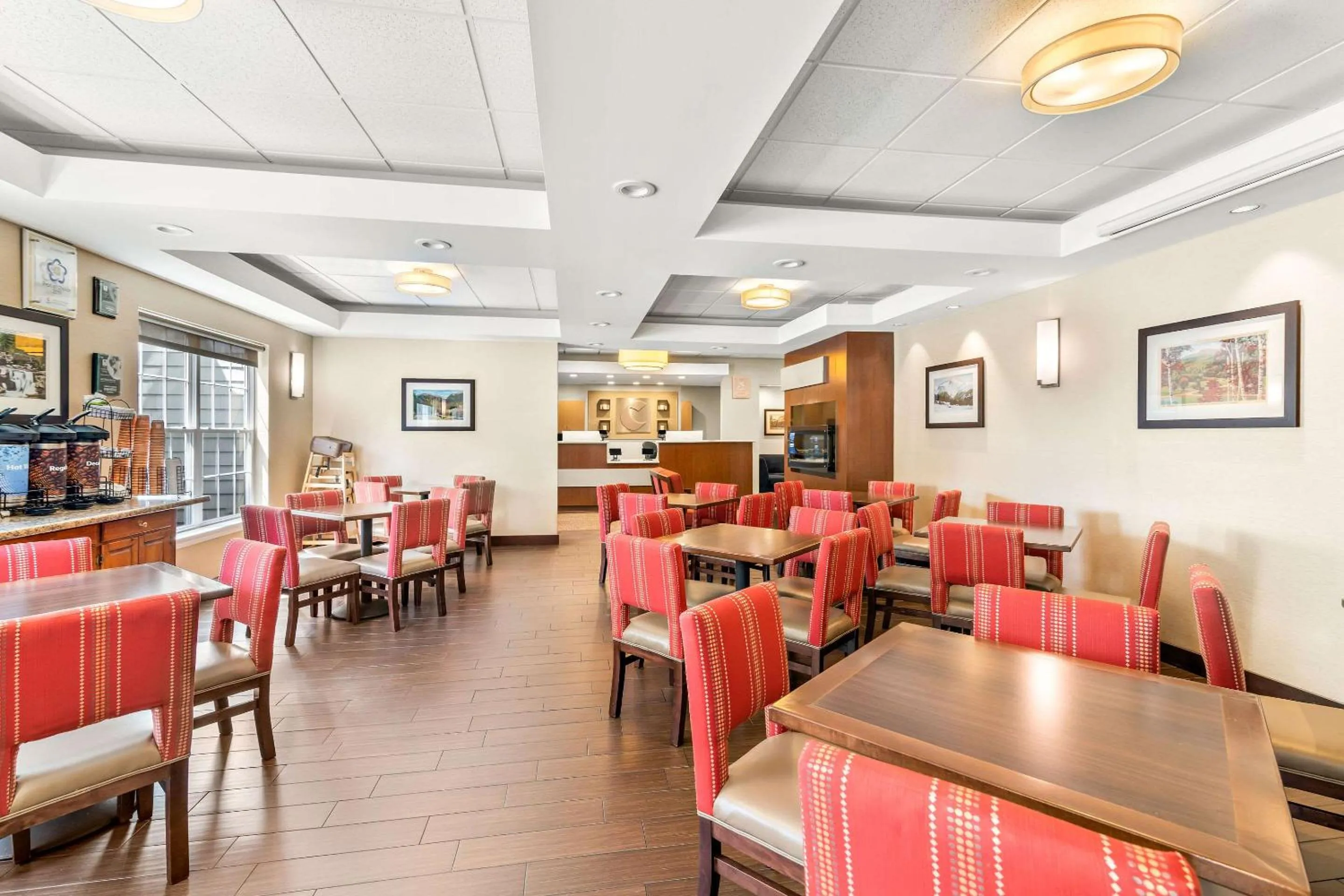 Breakfast in Comfort Inn & Suites North Conway