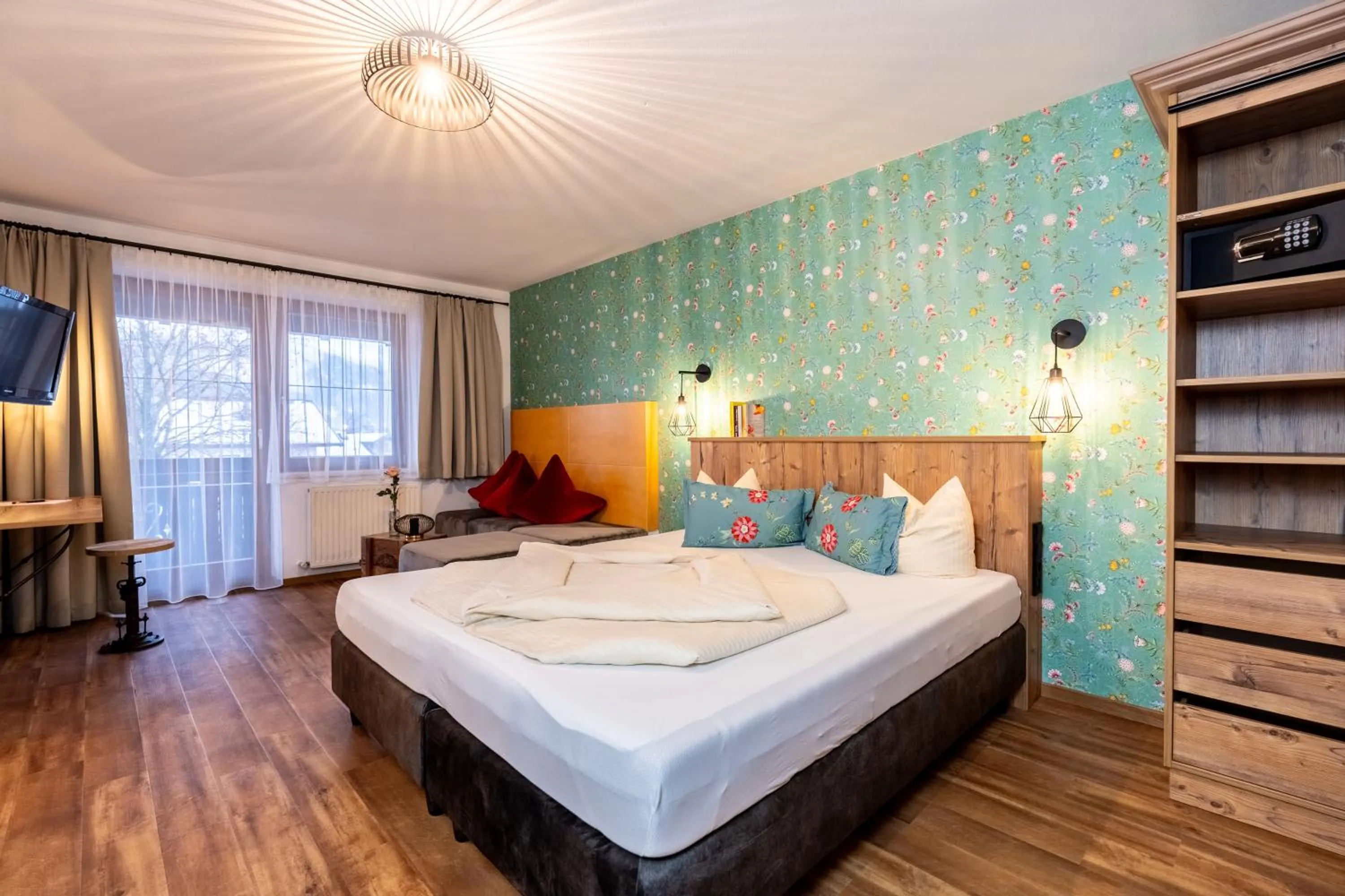 Photo of the whole room, Bed in Hotel Krone Tirol