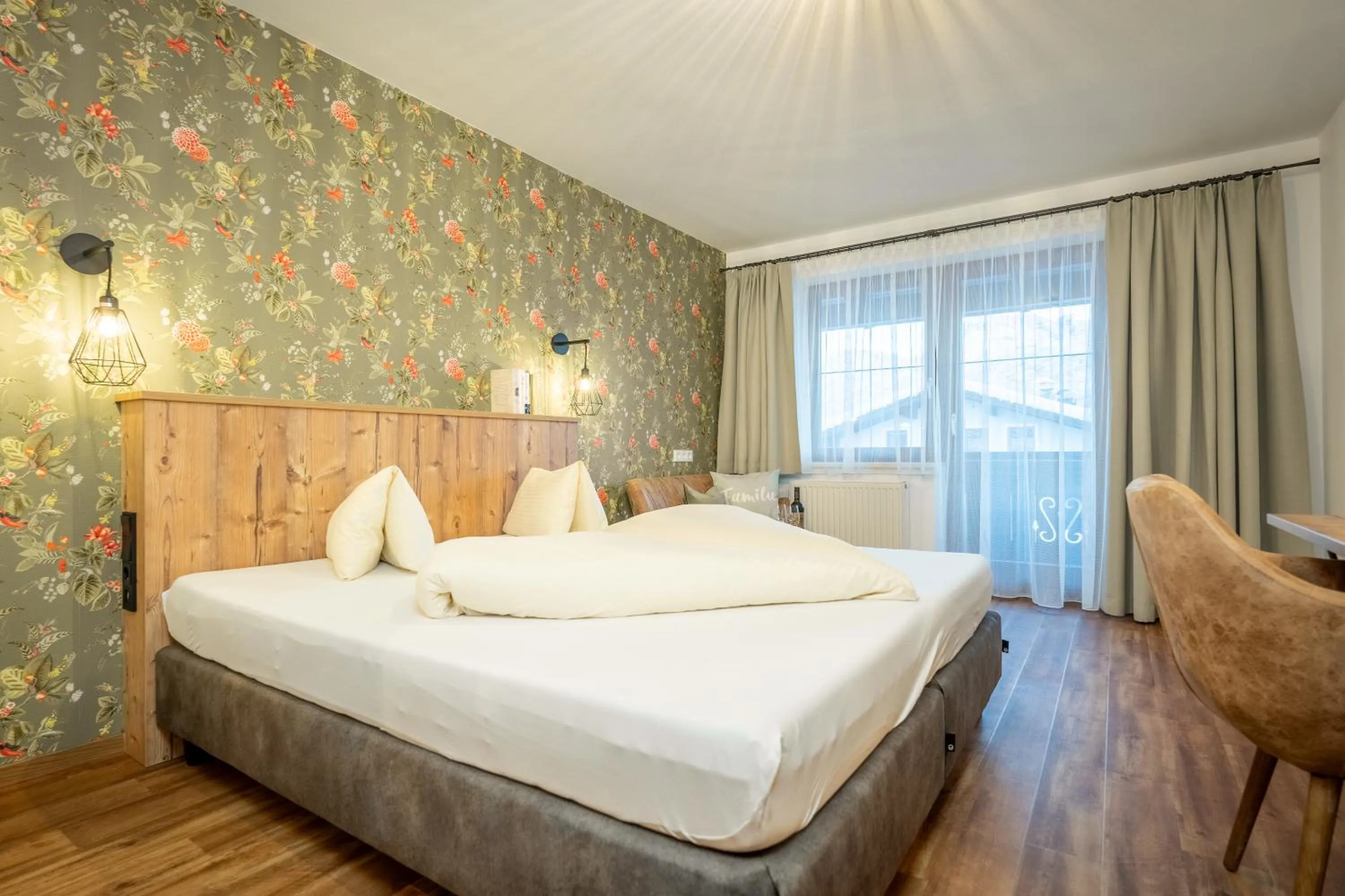 Photo of the whole room, Bed in Hotel Krone Tirol