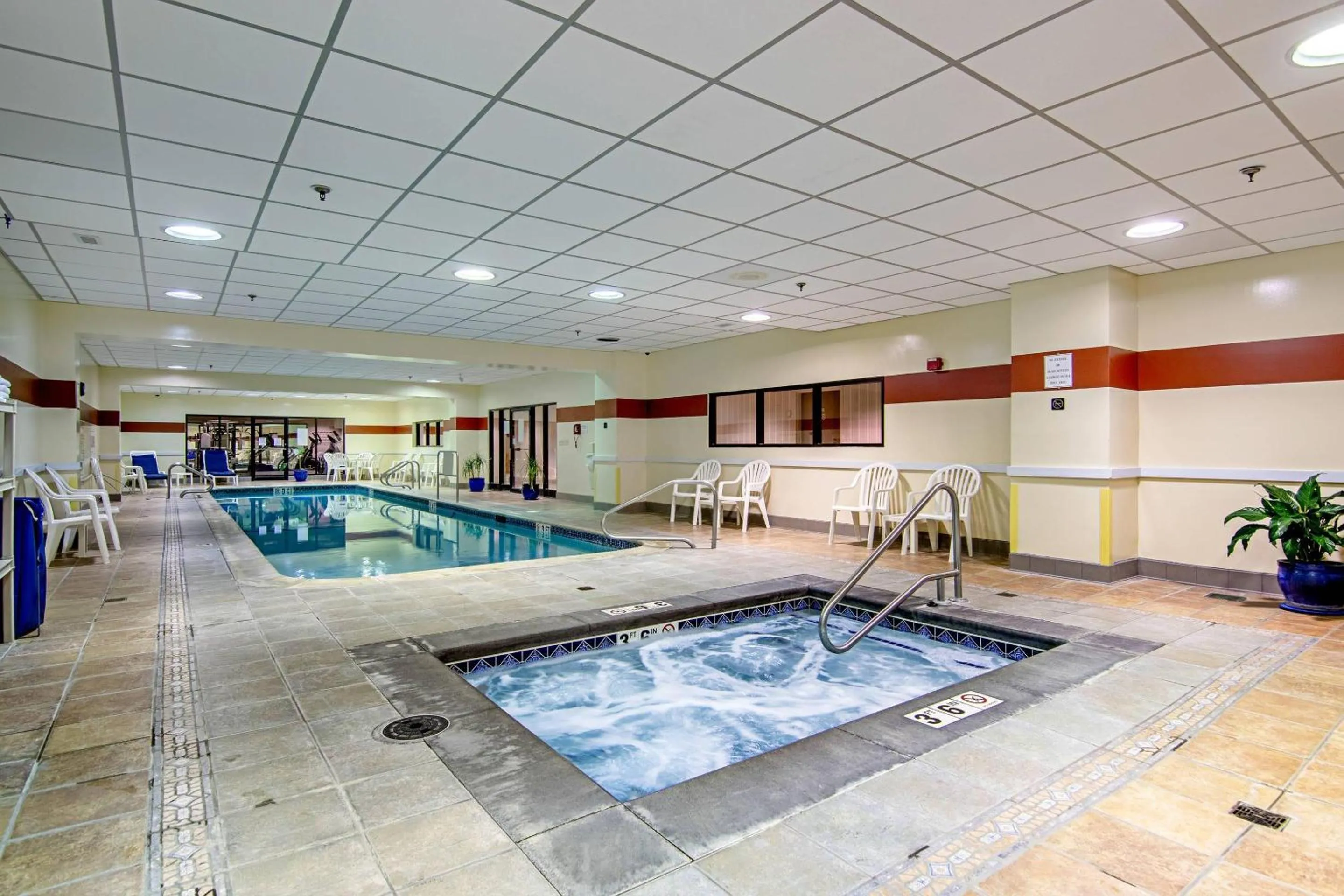 Swimming pool in Quality Inn Portsmouth