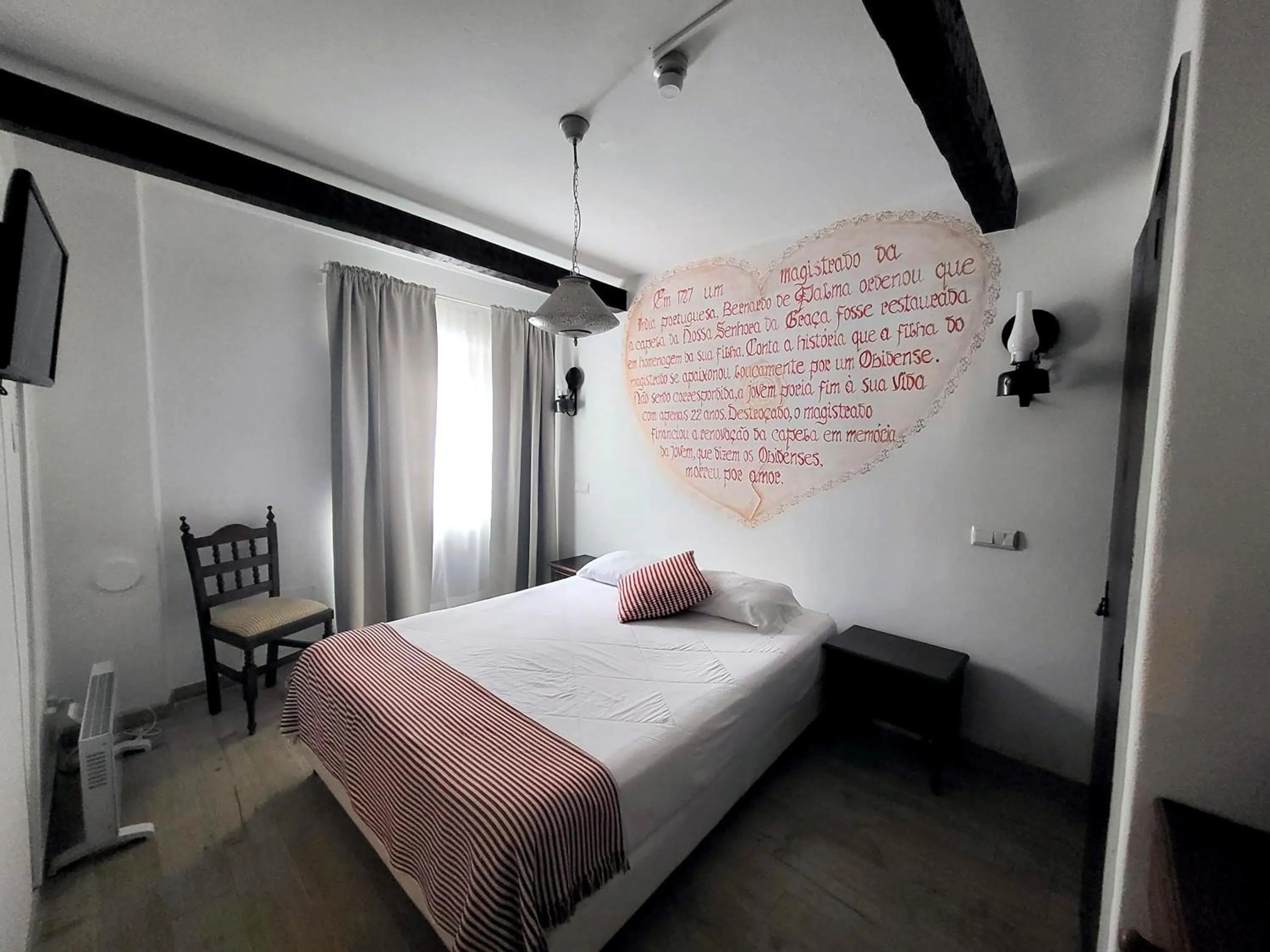 Bed in Rainha Santa Isabel - Óbidos History Hotel