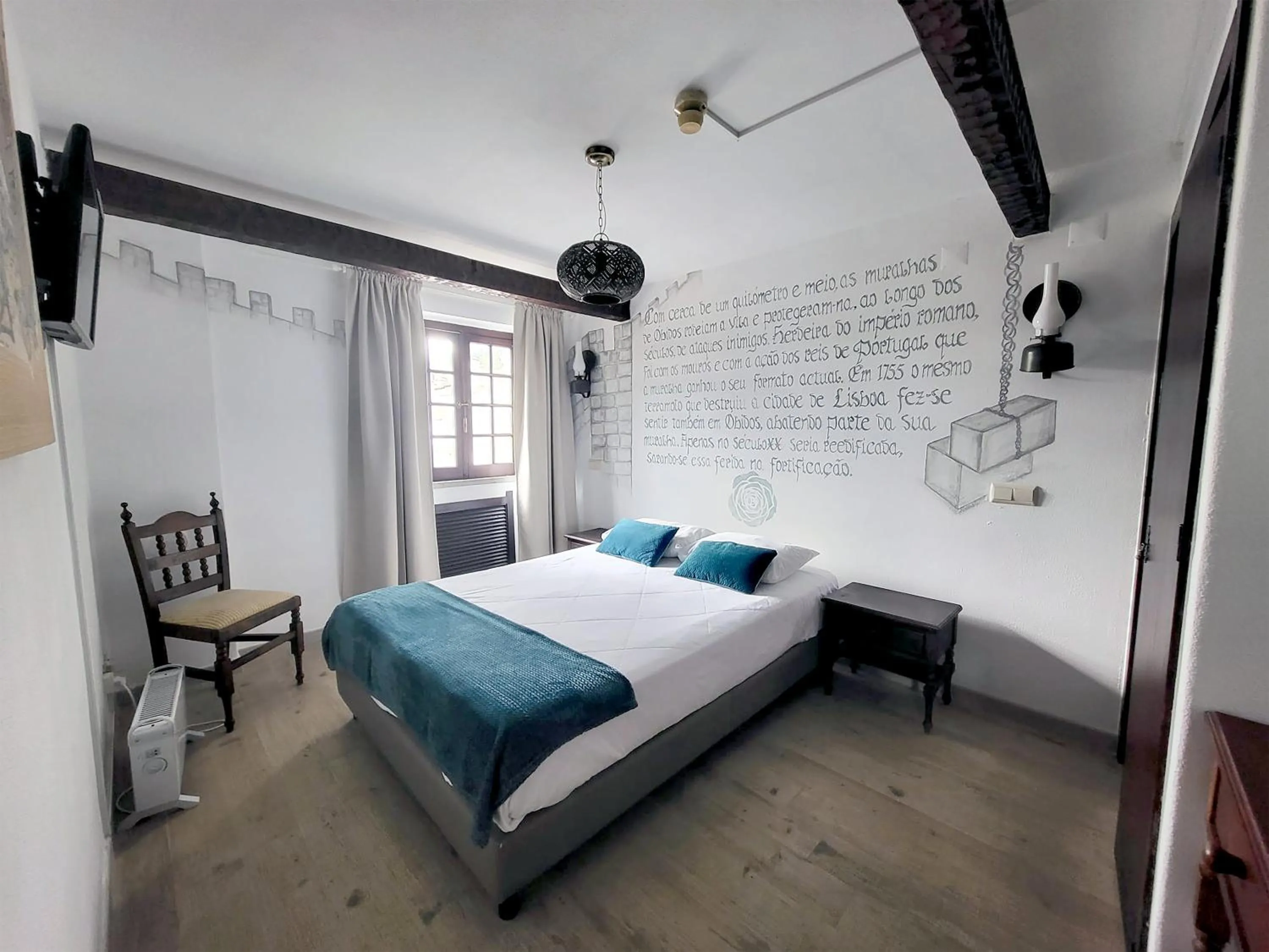 Bed in Rainha Santa Isabel - Óbidos History Hotel