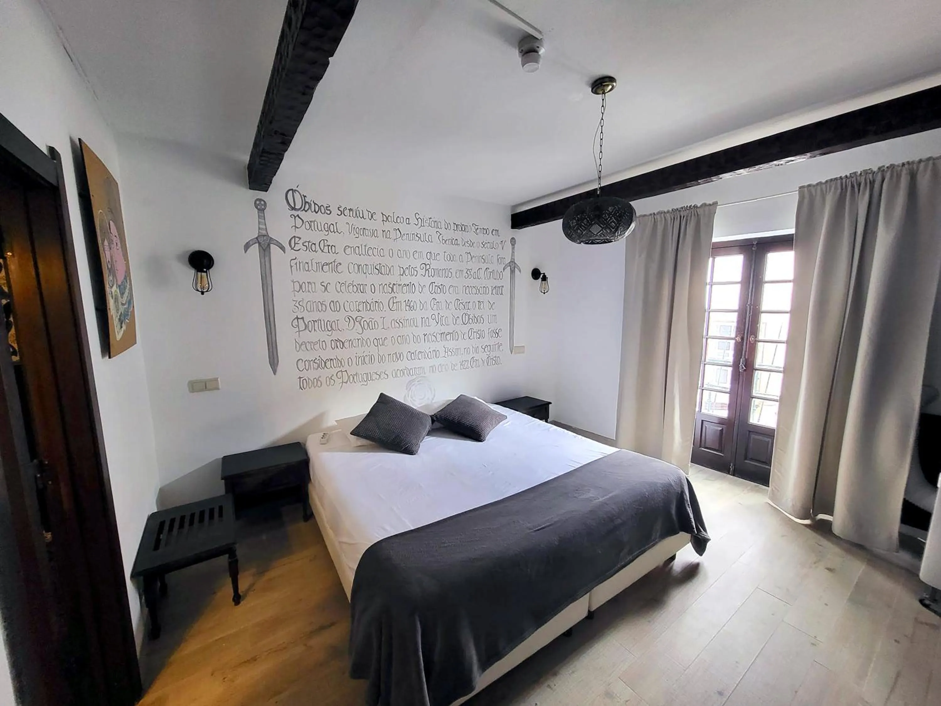 Bed in Rainha Santa Isabel - Óbidos History Hotel