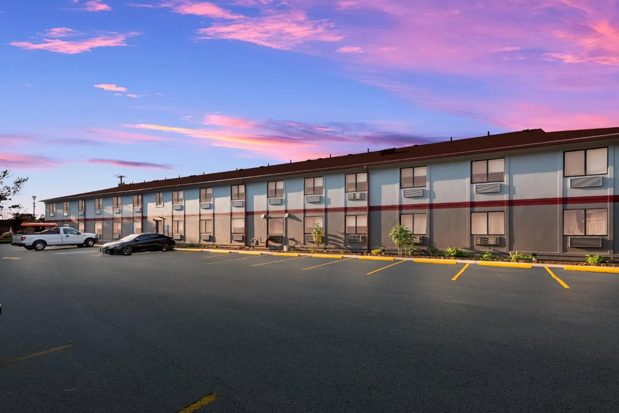 Property building in Red Roof Inn & Suites Vineland - Buena