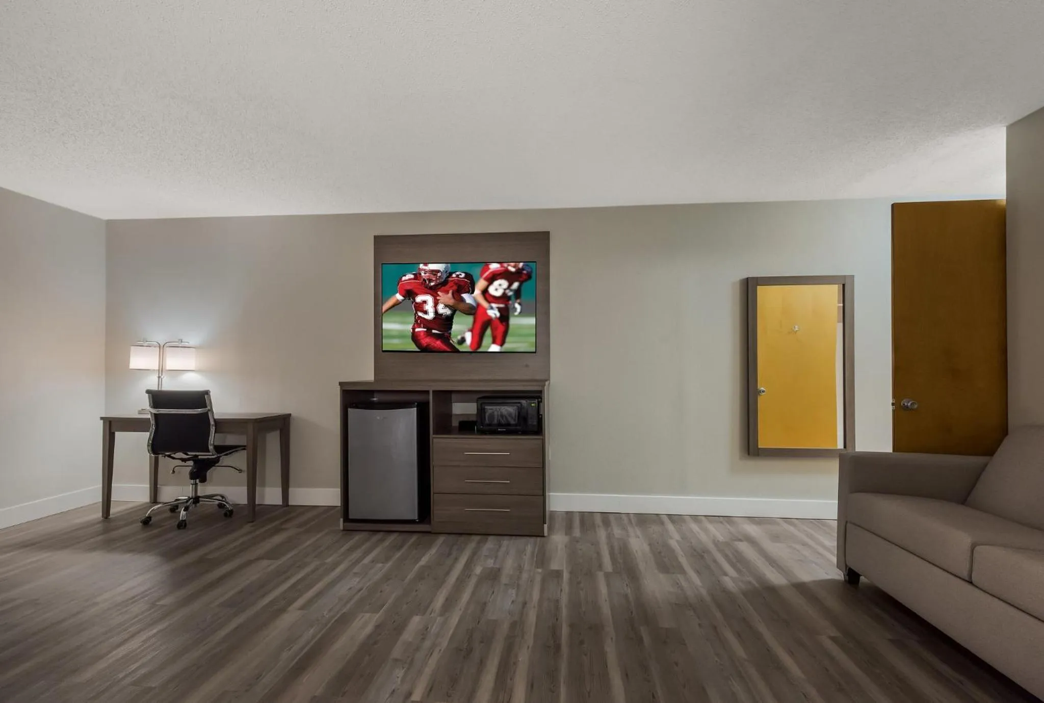 Bedroom in Red Roof Inn & Suites Vineland - Buena