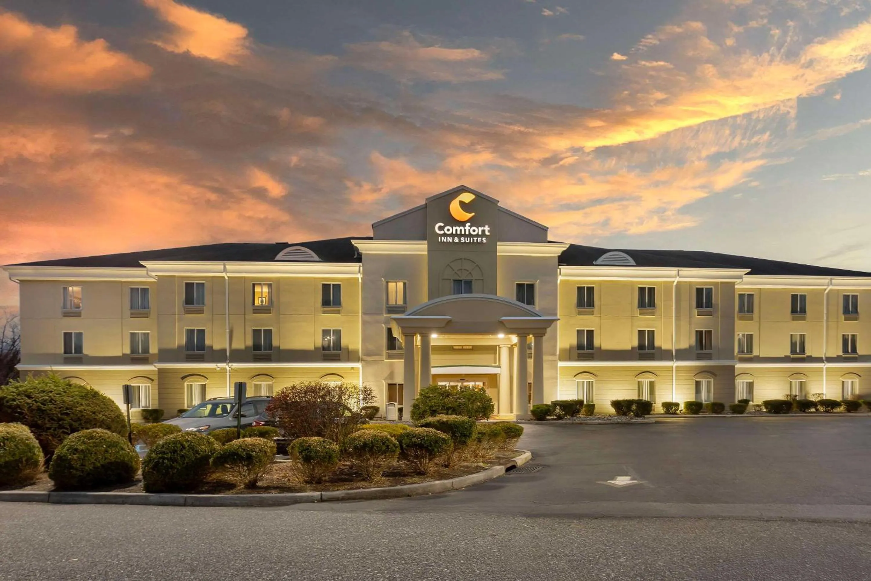 Property building in Comfort Inn & Suites Carneys Point - Pennsville