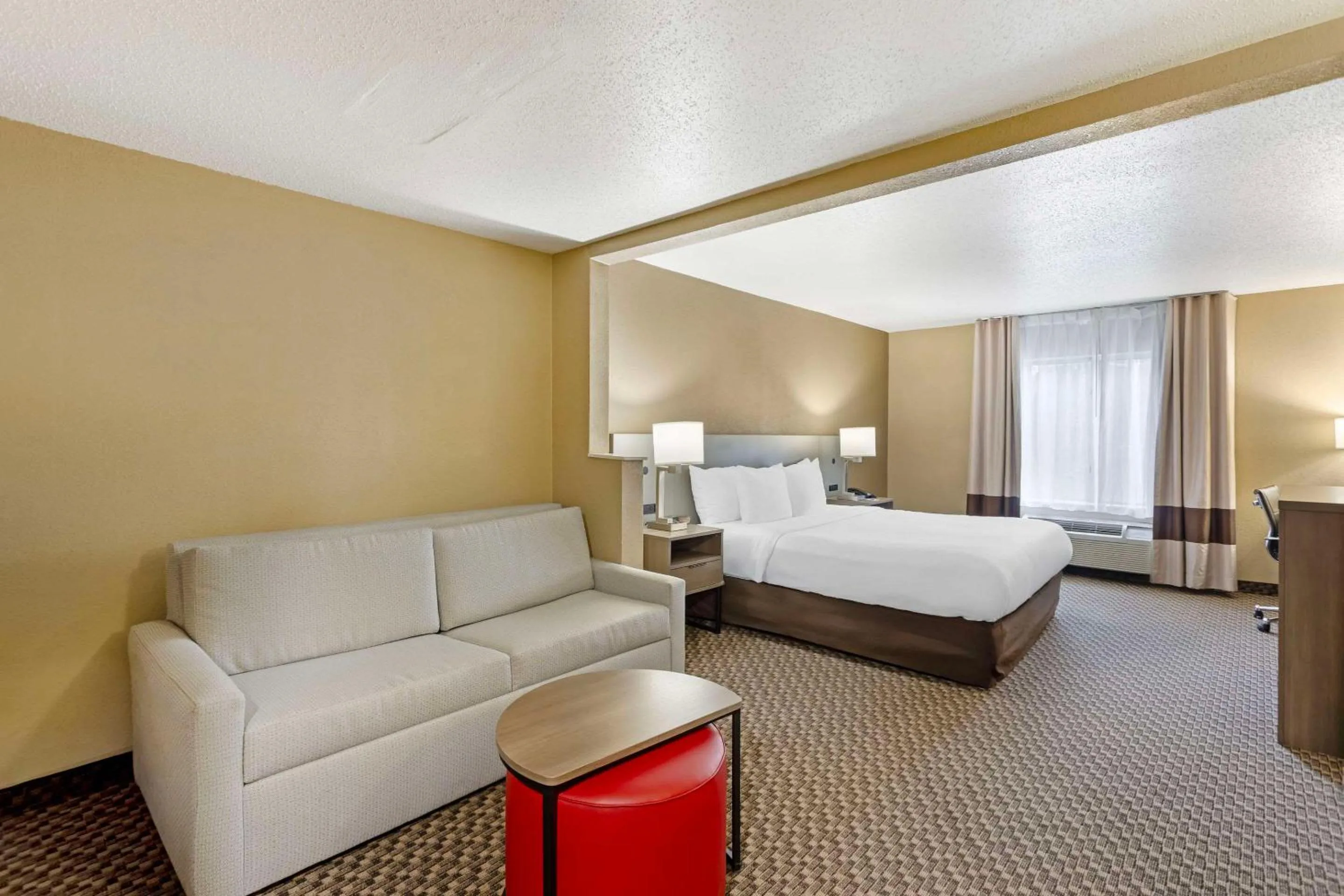 Bedroom, Bed in Comfort Inn & Suites Carneys Point - Pennsville