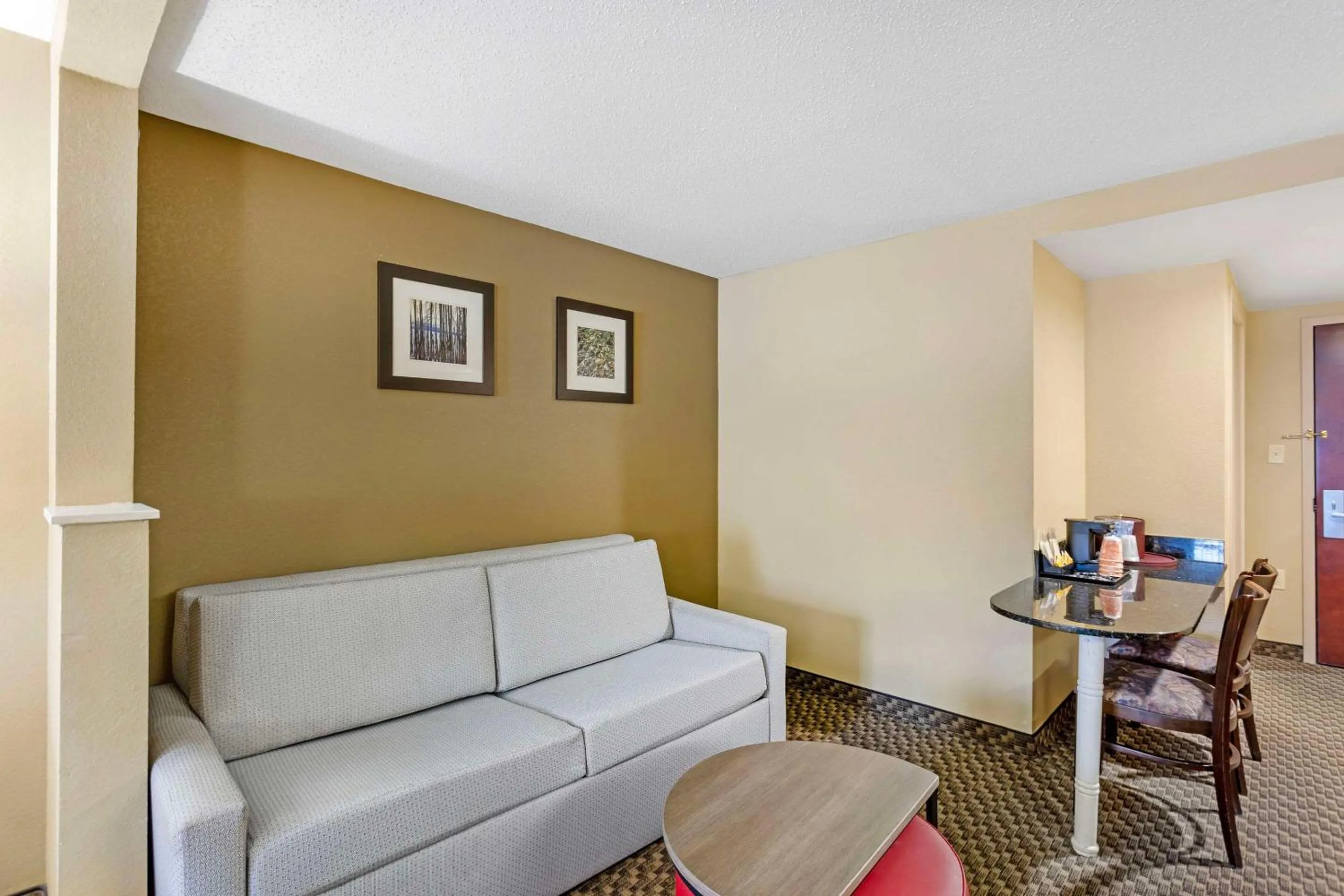 Bedroom in Comfort Inn & Suites Carneys Point - Pennsville