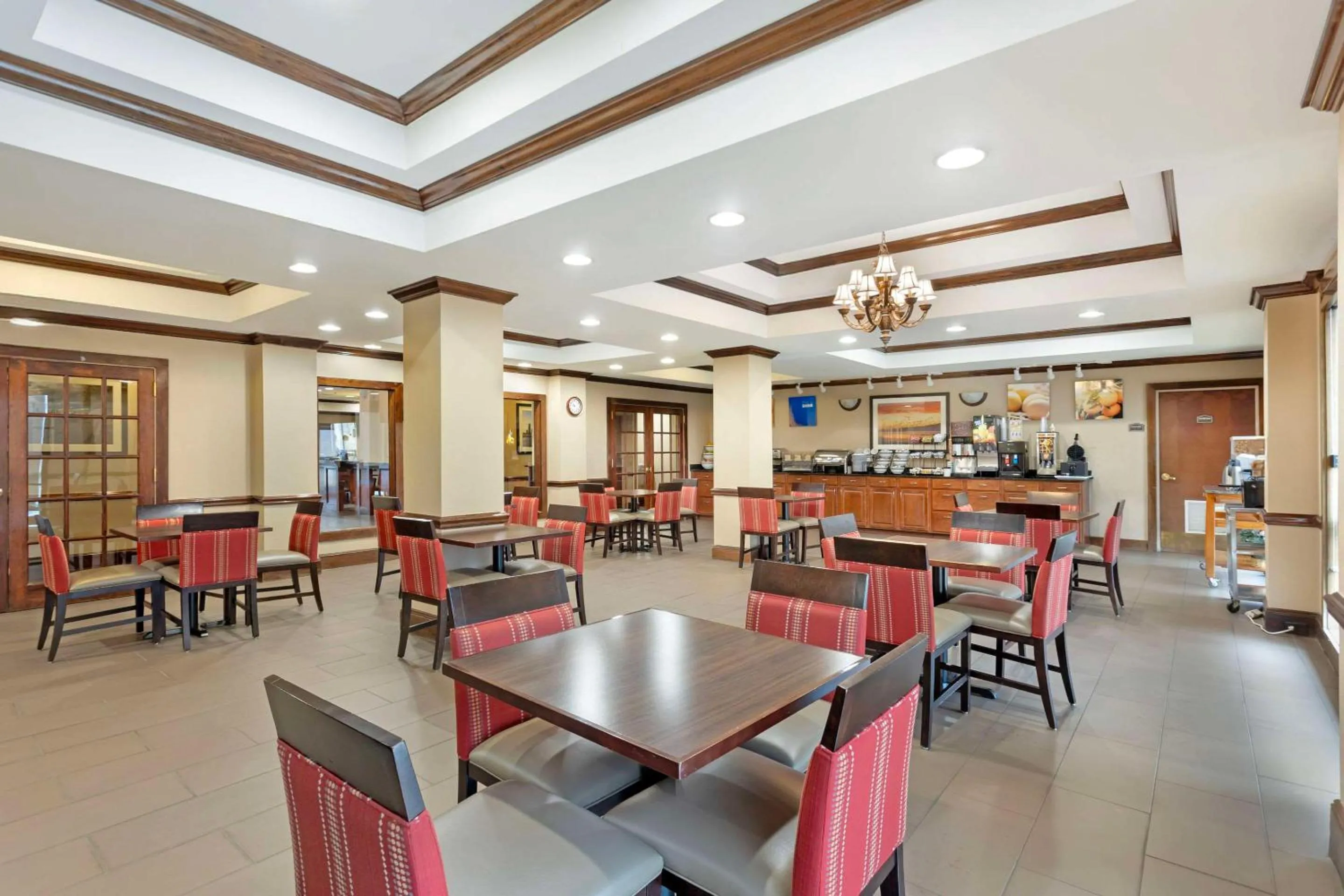 Breakfast in Comfort Inn & Suites Carneys Point - Pennsville