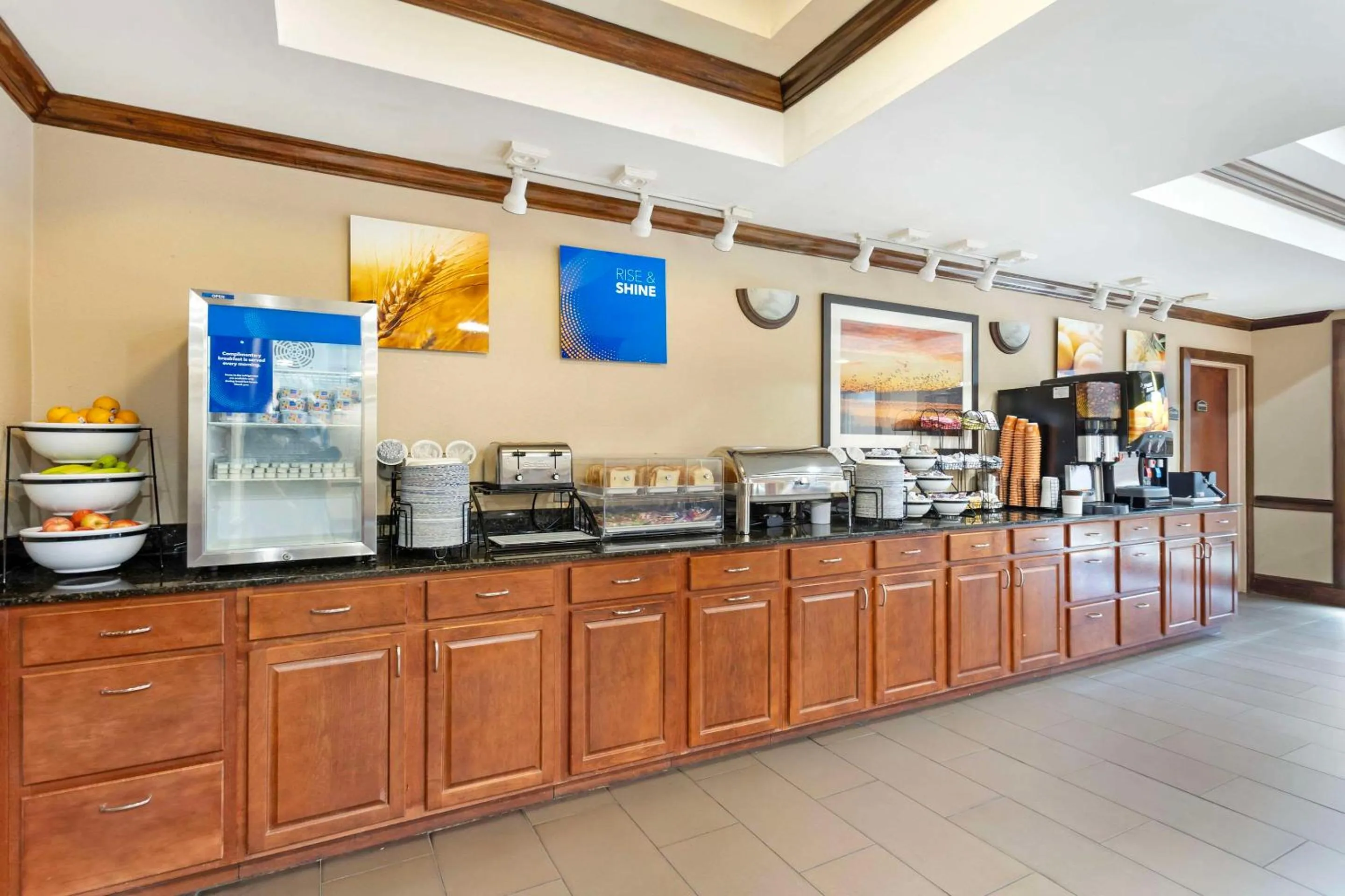 Breakfast in Comfort Inn & Suites Carneys Point - Pennsville