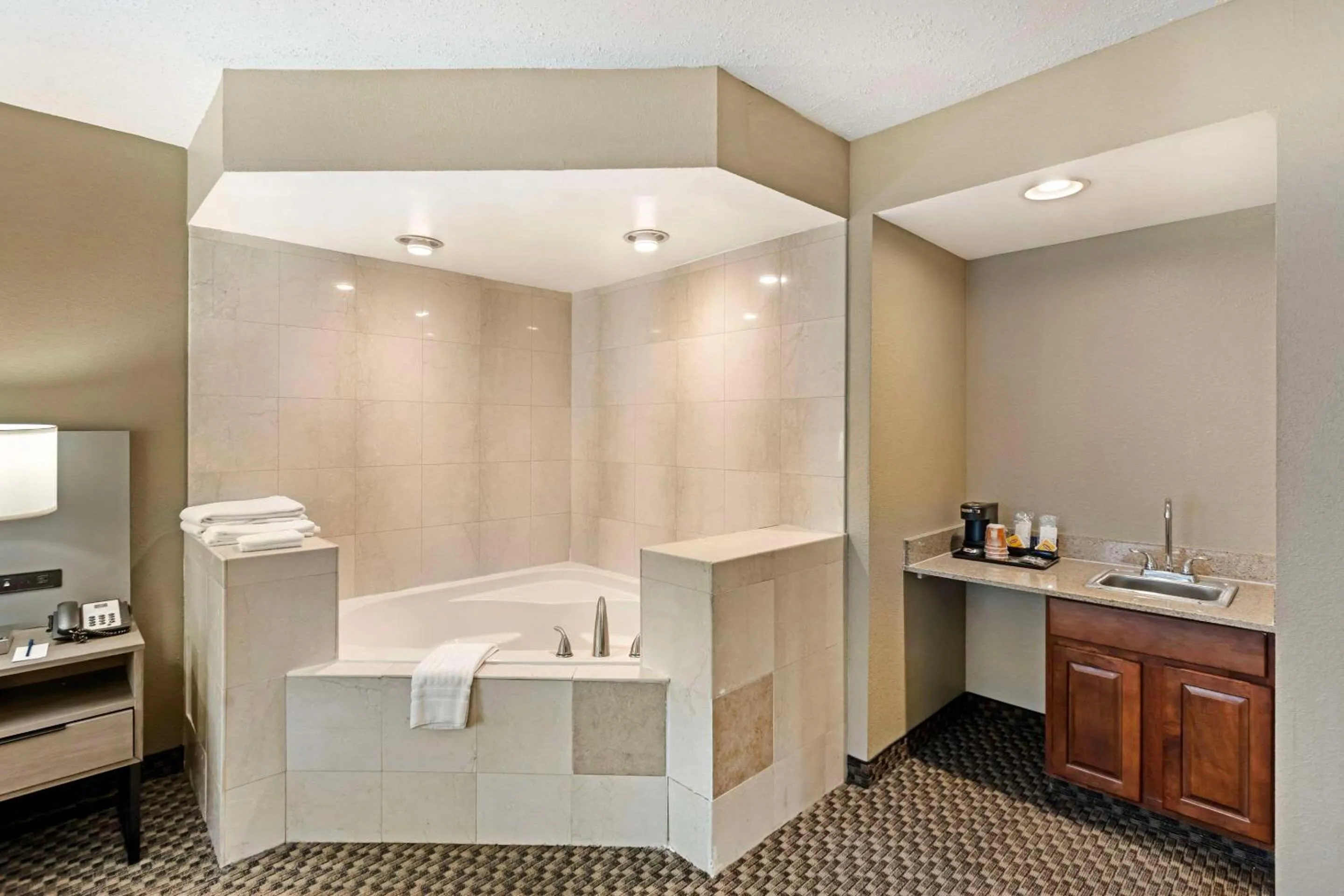 Bedroom in Comfort Inn & Suites Carneys Point - Pennsville