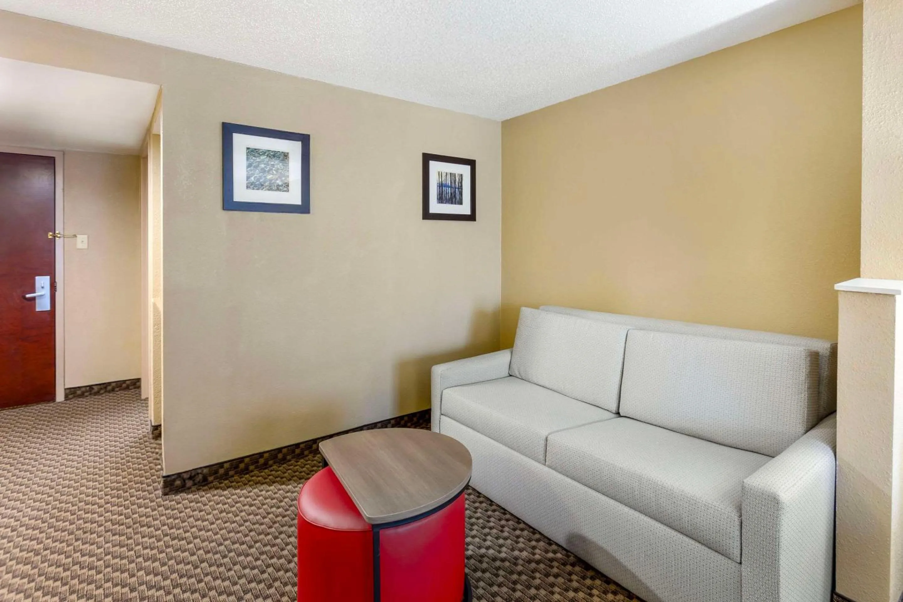 Bedroom in Comfort Inn & Suites Carneys Point - Pennsville