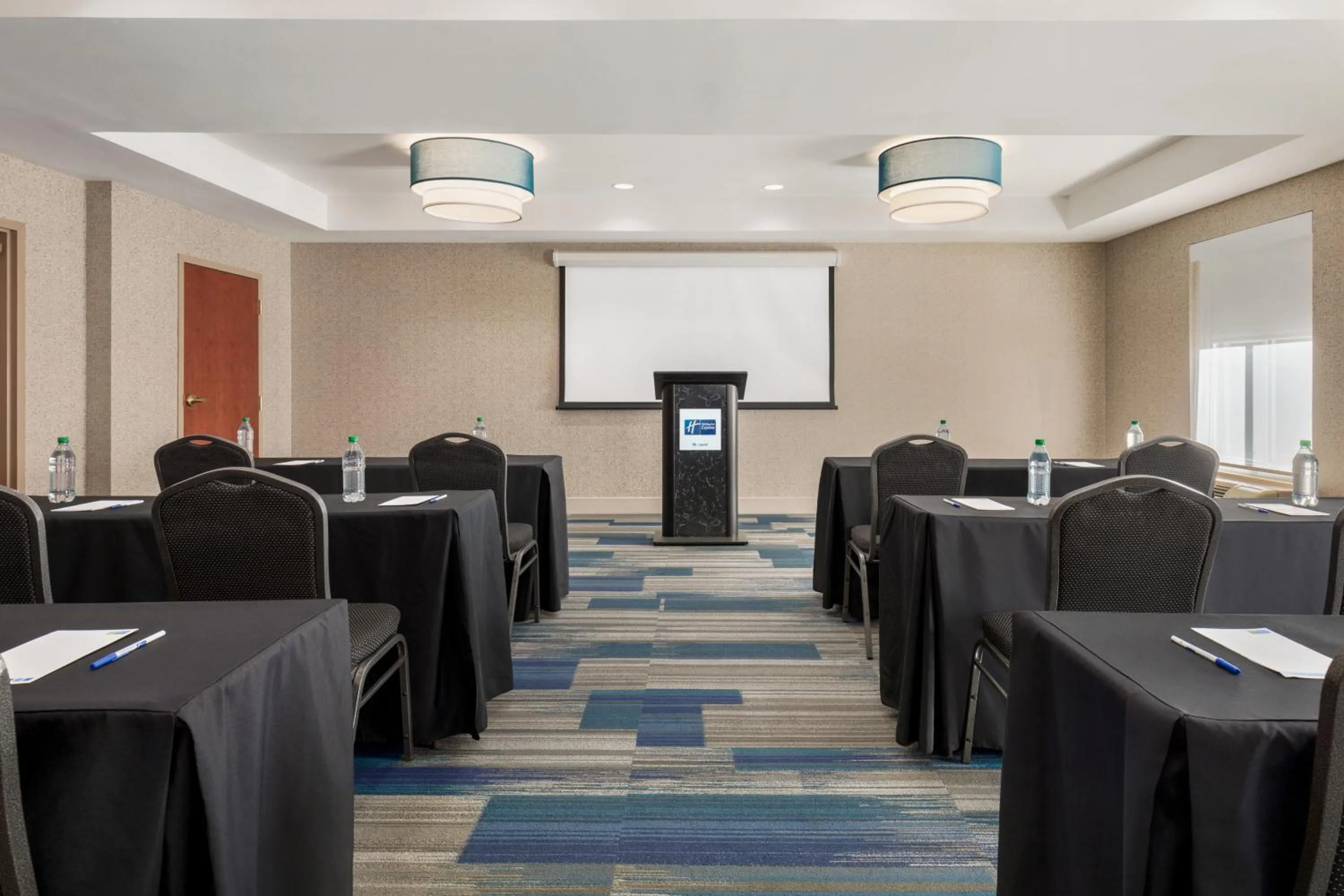Meeting/conference room in Holiday Inn Express & Suites Philadelphia - Mt Laurel by IHG