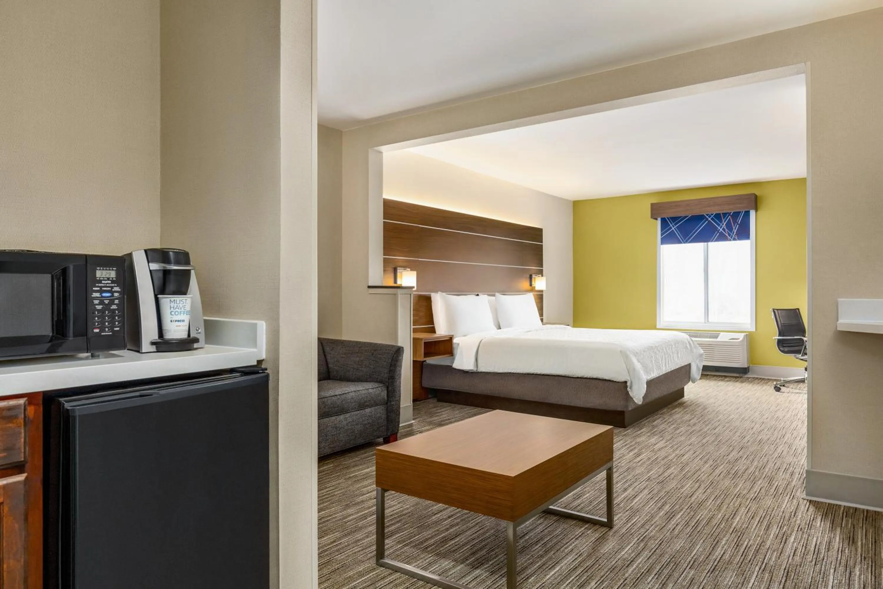 Photo of the whole room, Bed in Holiday Inn Express & Suites Philadelphia - Mt Laurel by IHG