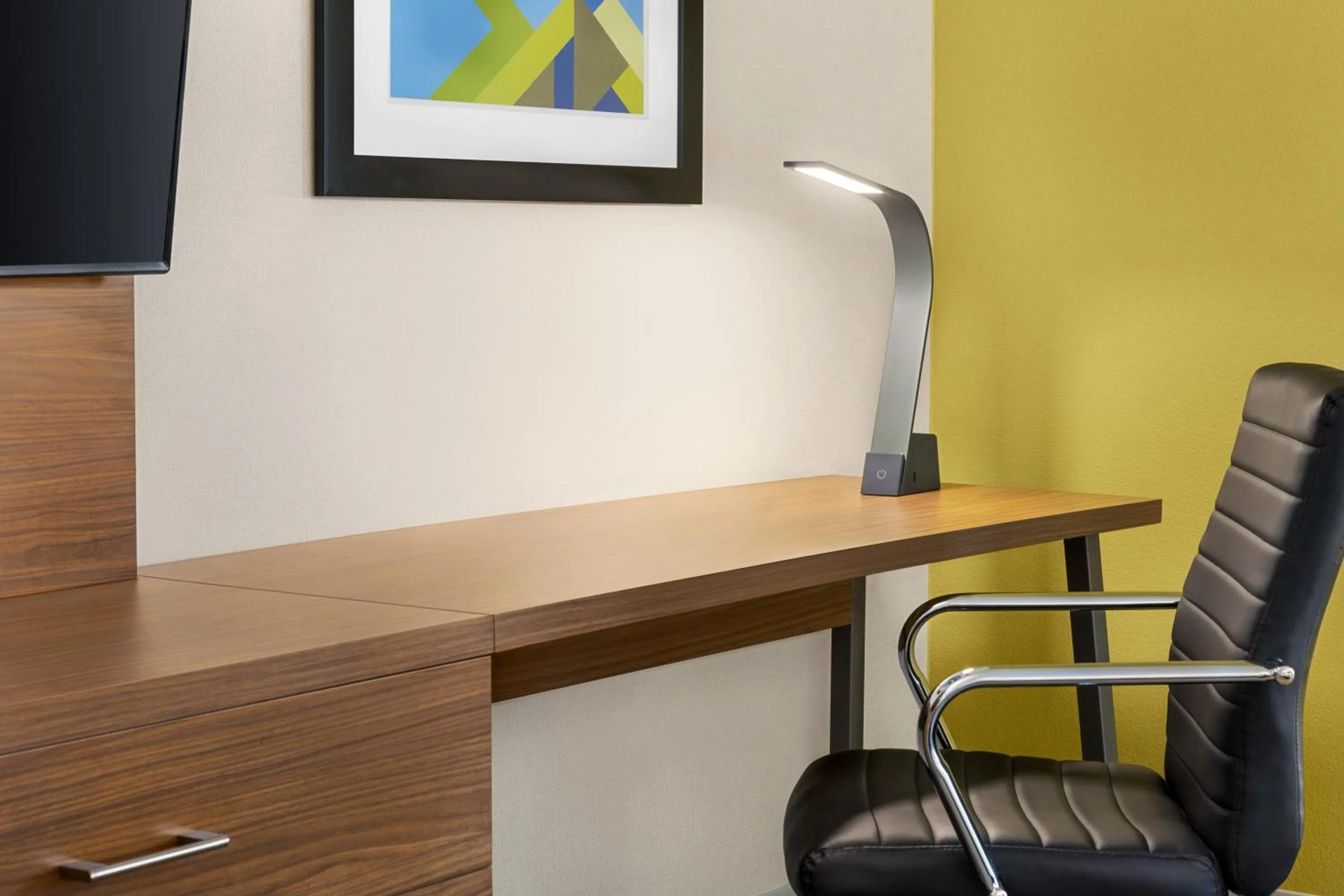 Bedroom in Holiday Inn Express & Suites Philadelphia - Mt Laurel by IHG