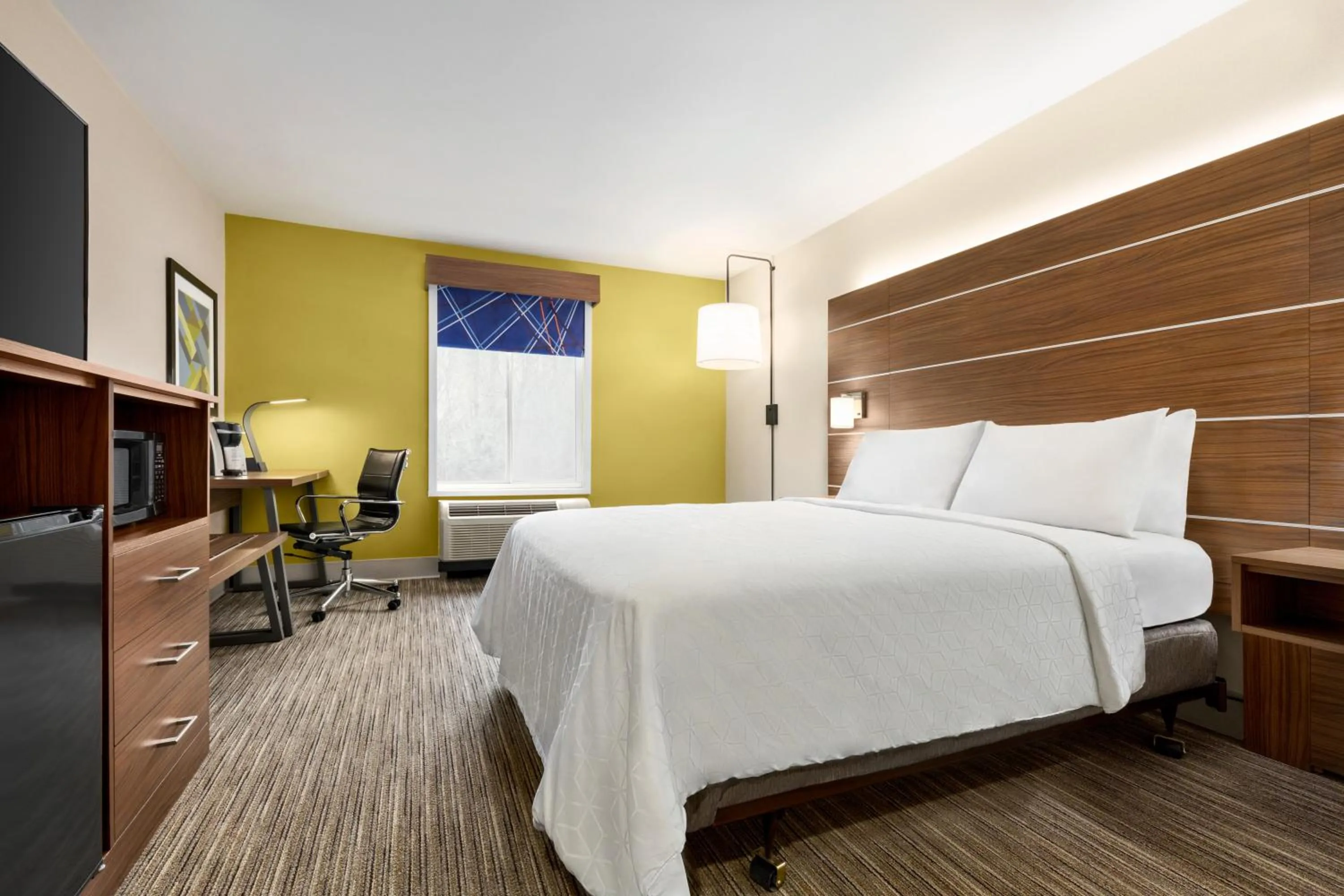 Photo of the whole room, Bed in Holiday Inn Express & Suites Philadelphia - Mt Laurel by IHG