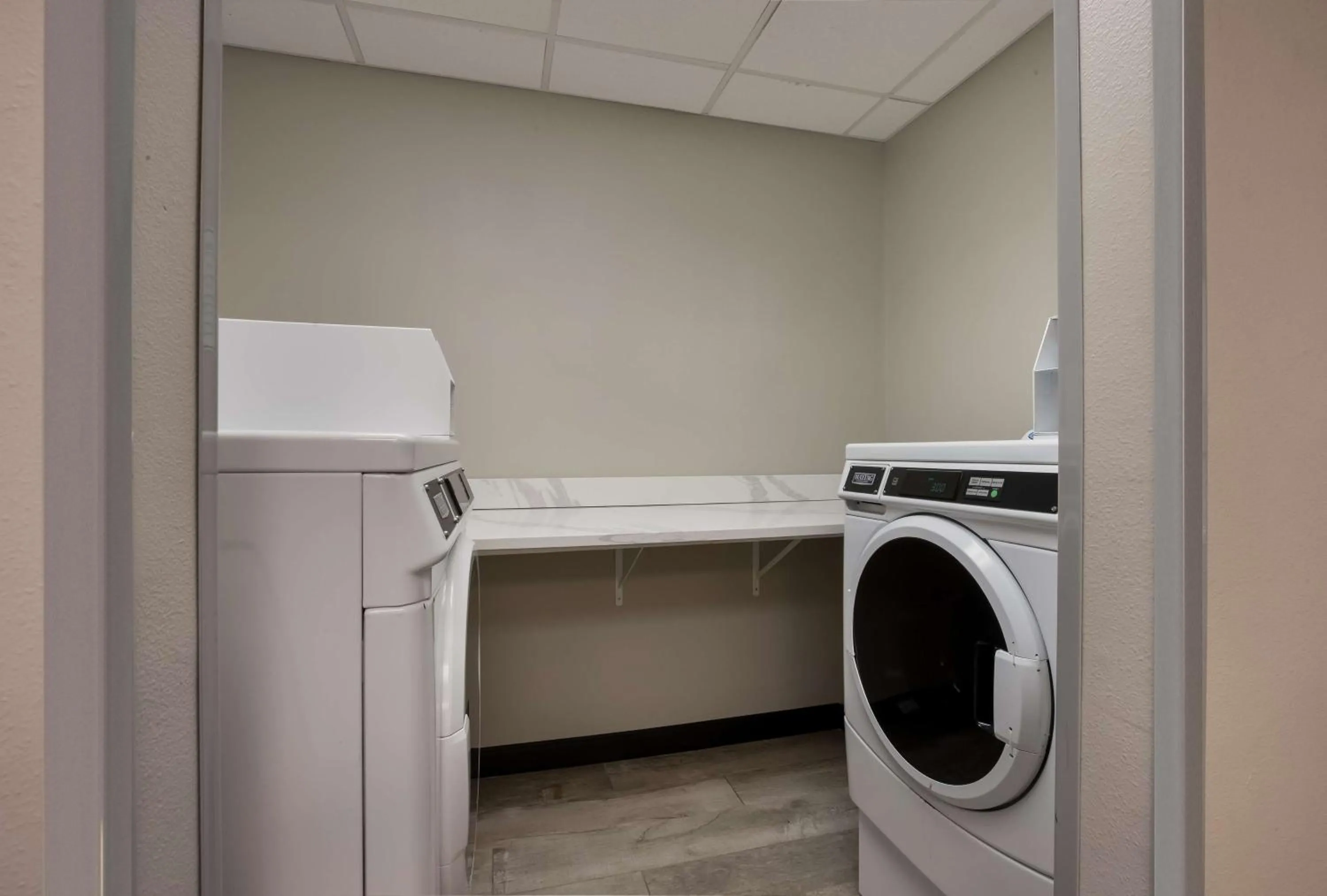 Property building in The Hub Middletown Red Bank- Best Western Signature Collection