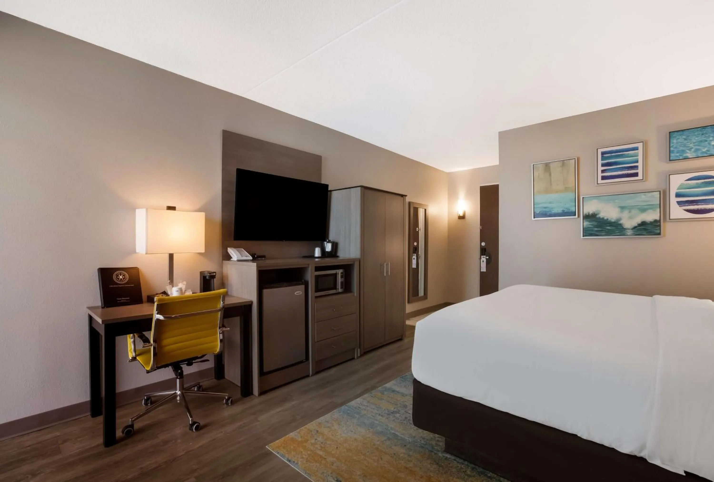 Bedroom, Bed in The Hub Middletown Red Bank- Best Western Signature Collection