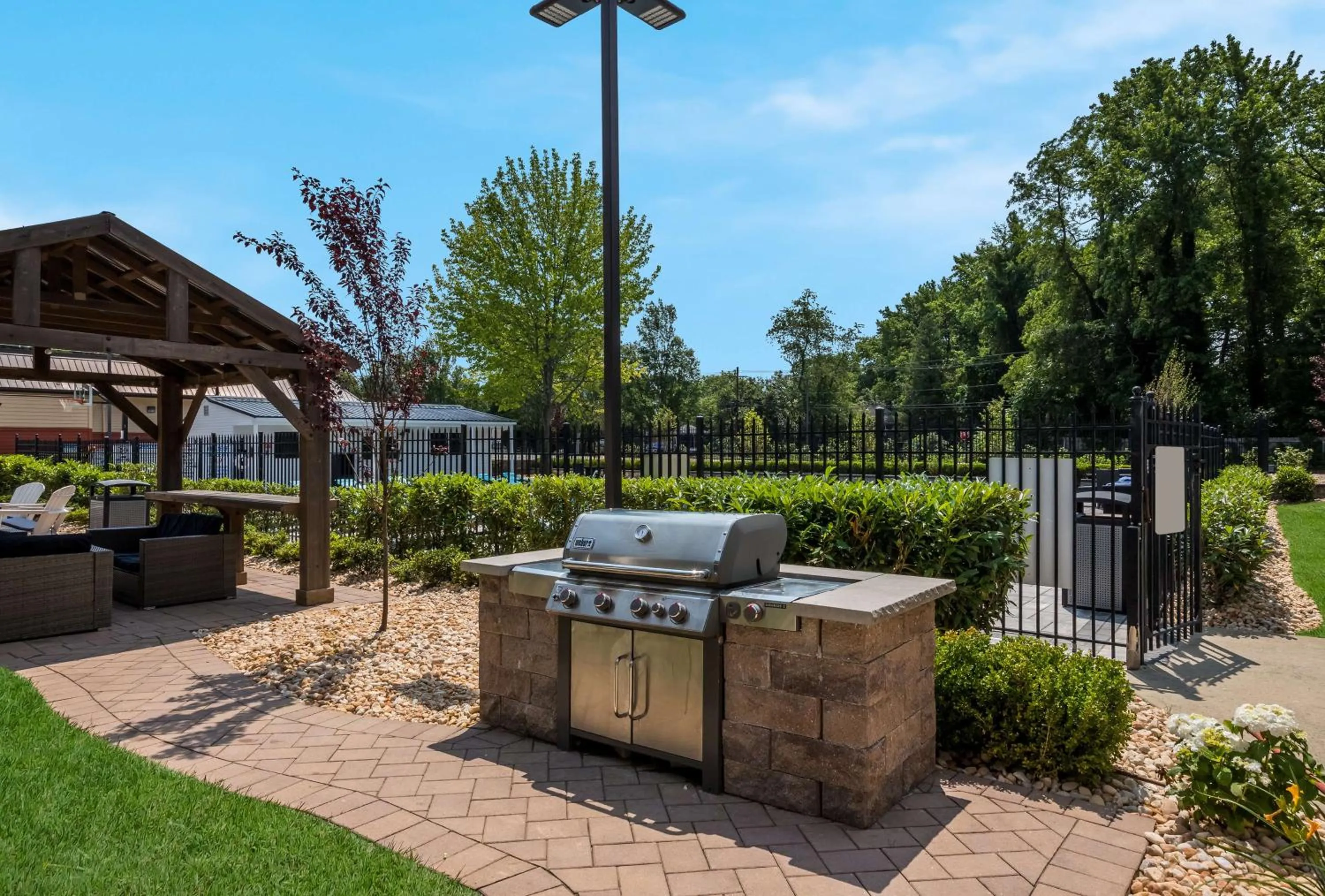 Property building in The Hub Middletown Red Bank- Best Western Signature Collection