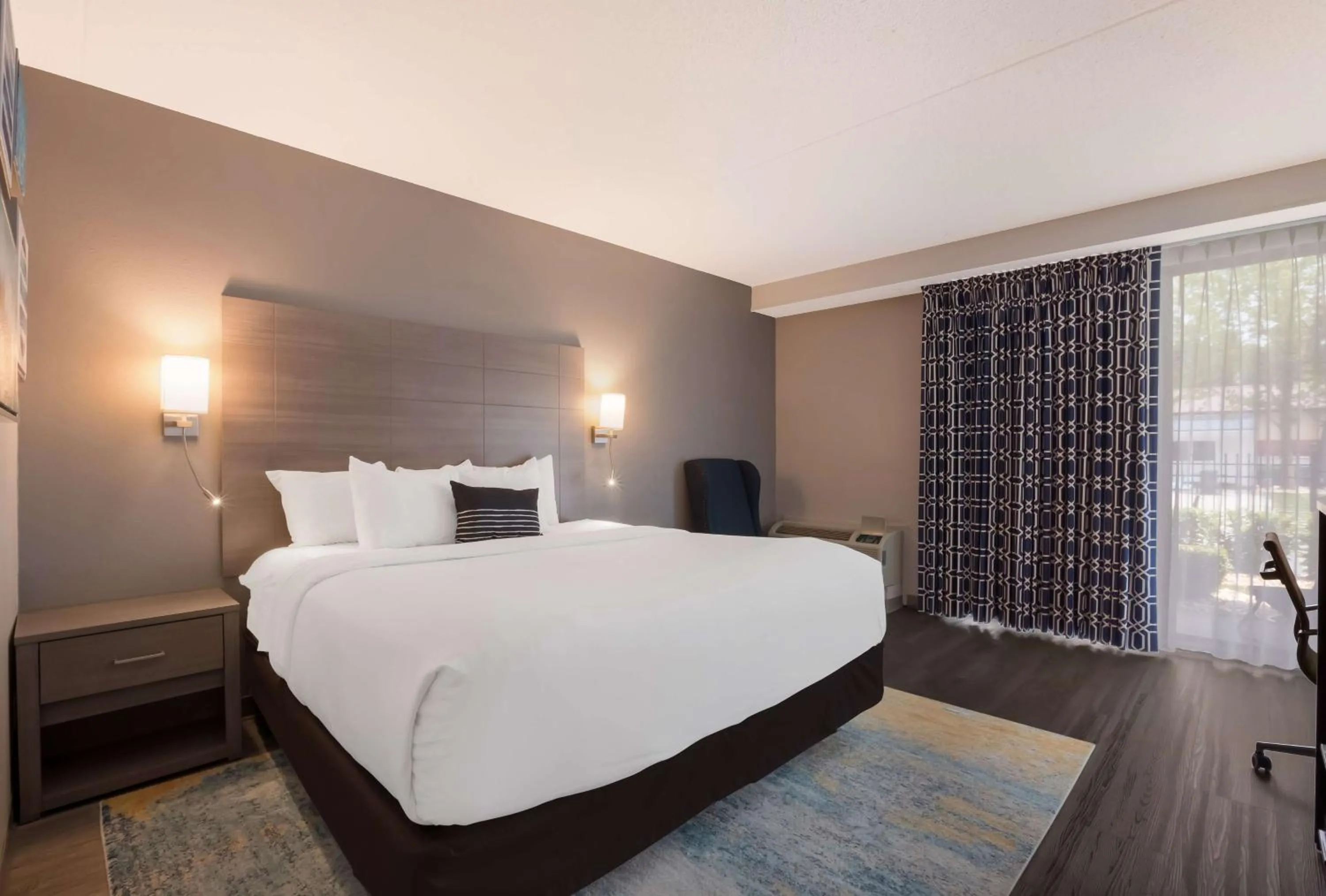 Bedroom, Bed in The Hub Middletown Red Bank- Best Western Signature Collection