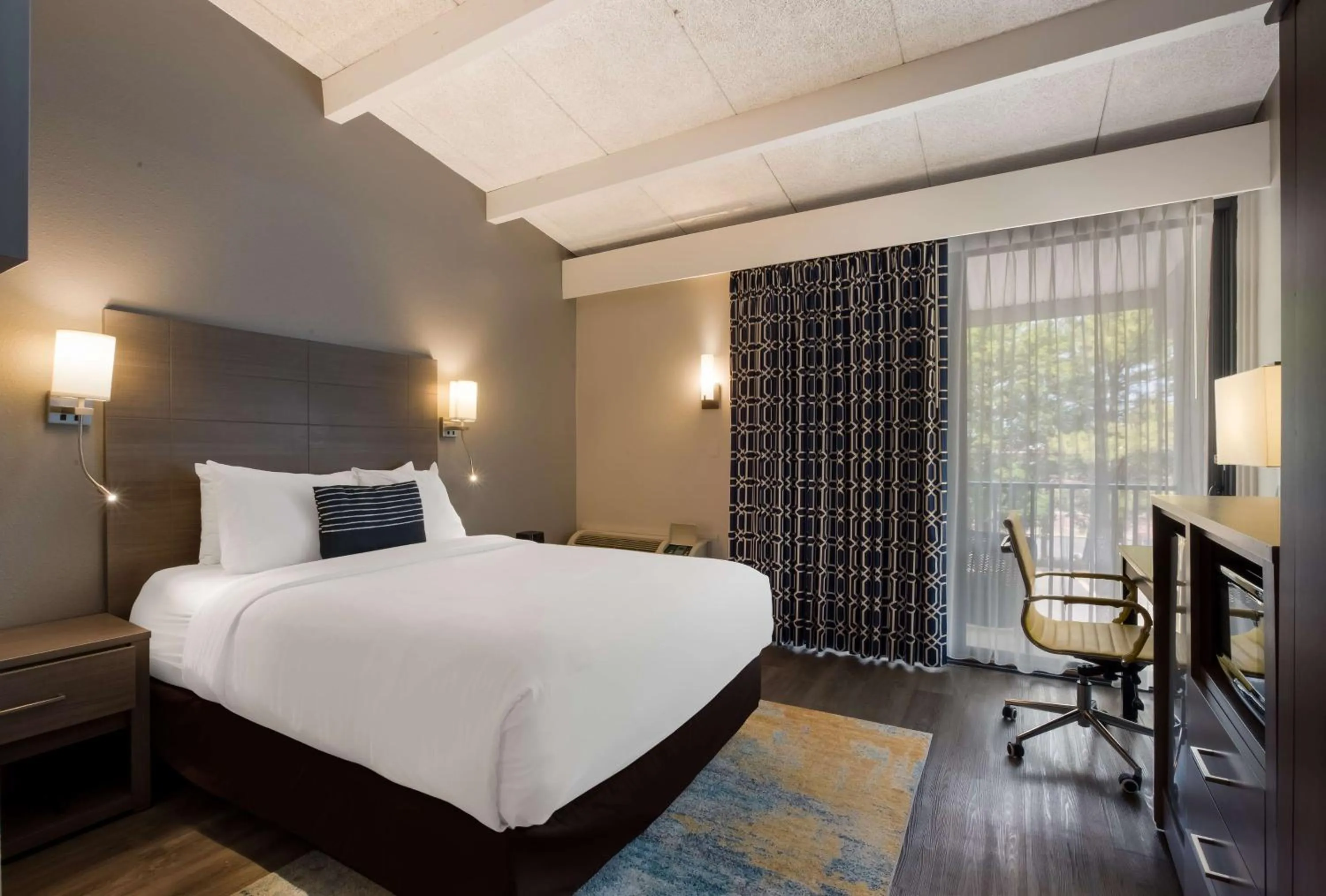 Bedroom, Bed in The Hub Middletown Red Bank- Best Western Signature Collection