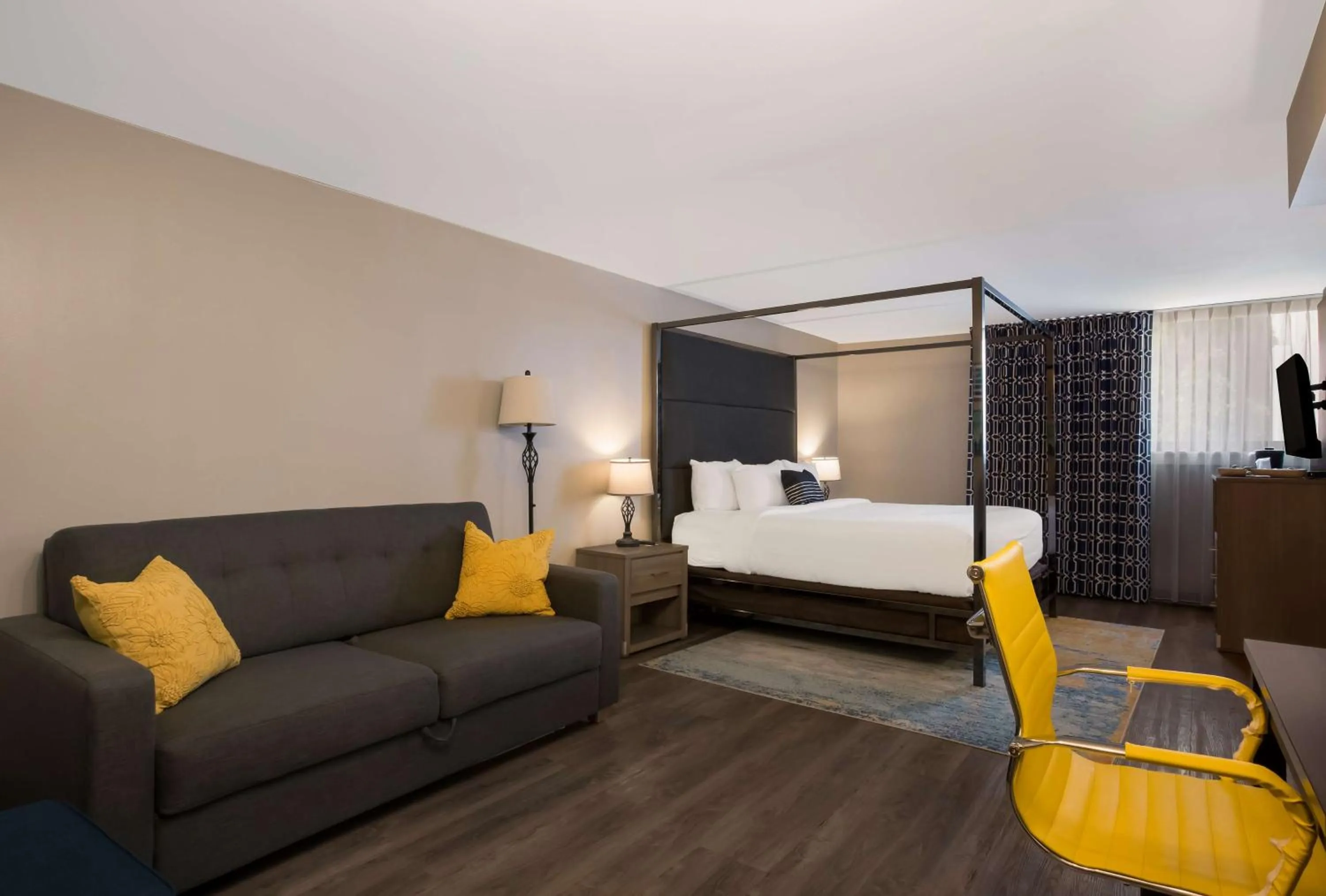 Photo of the whole room, Bed in The Hub Middletown Red Bank- Best Western Signature Collection