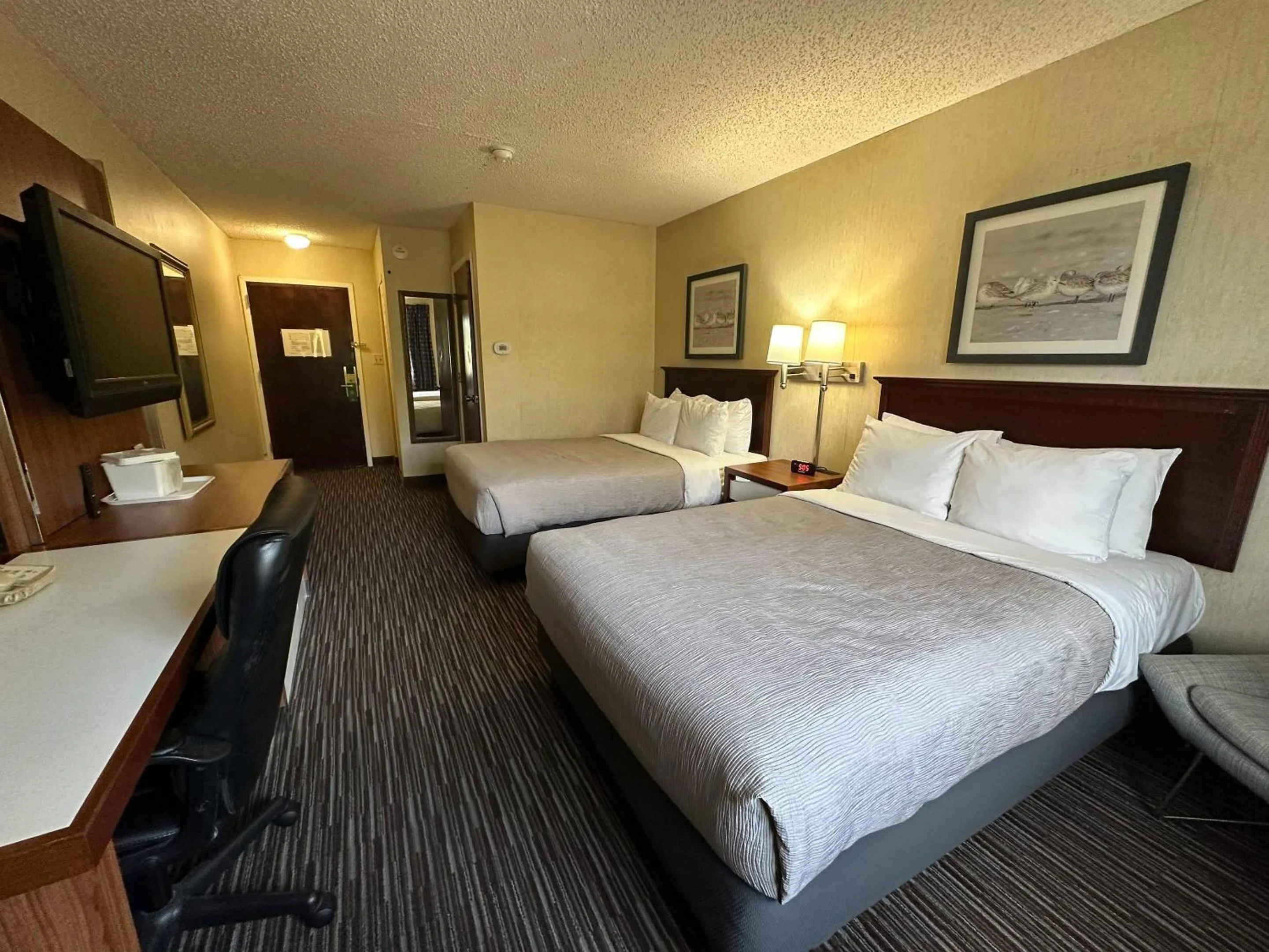 Bedroom, Bed in Quality Inn near Toms River Corporate Park