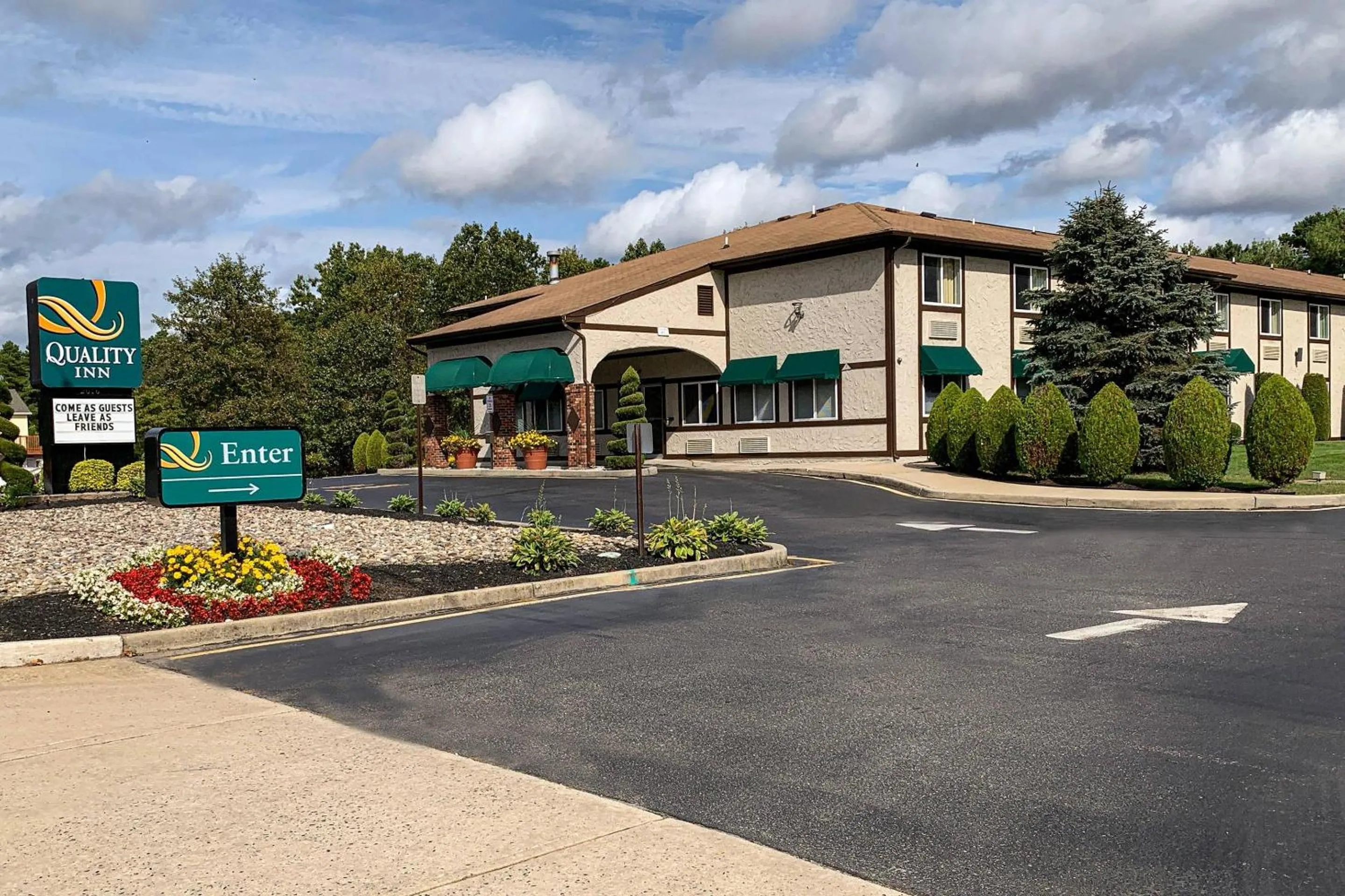Property building in Quality Inn near Toms River Corporate Park