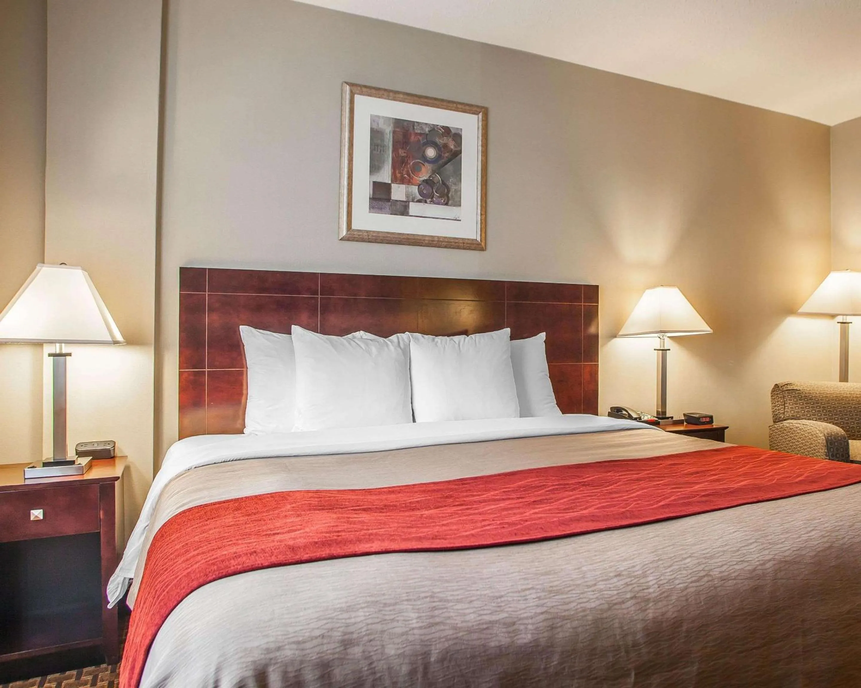 Photo of the whole room, Bed in Avon Hotel - Toms River