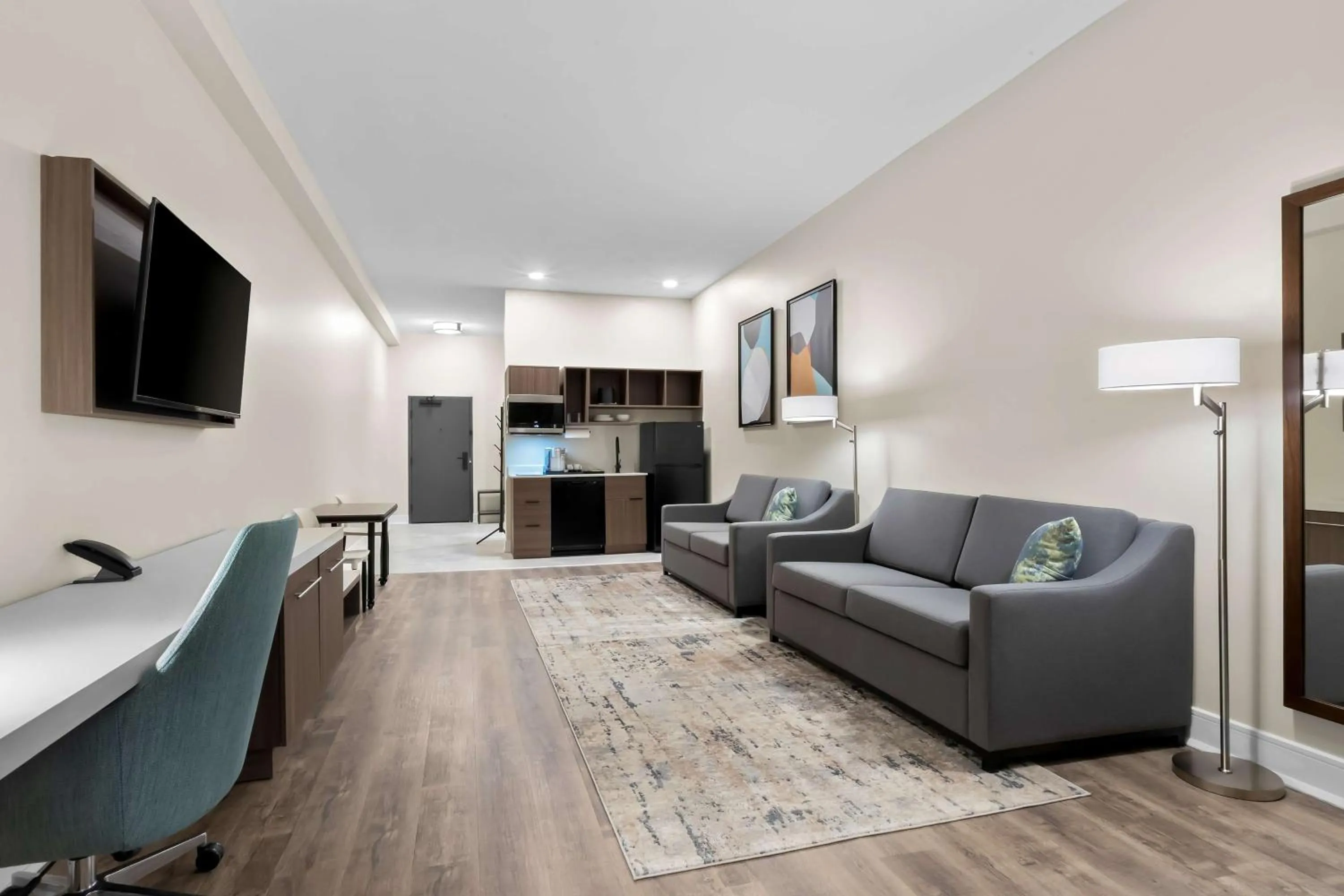 Bedroom in Latitude Suites Tinton Falls Eatontown - BW Premier Collection