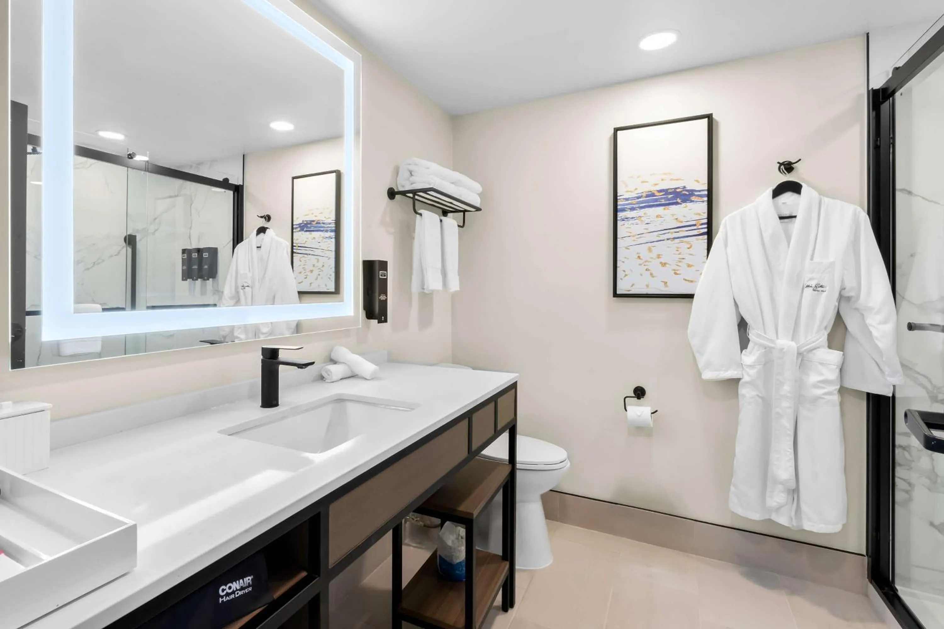 Bathroom in Latitude Suites Tinton Falls Eatontown - BW Premier Collection