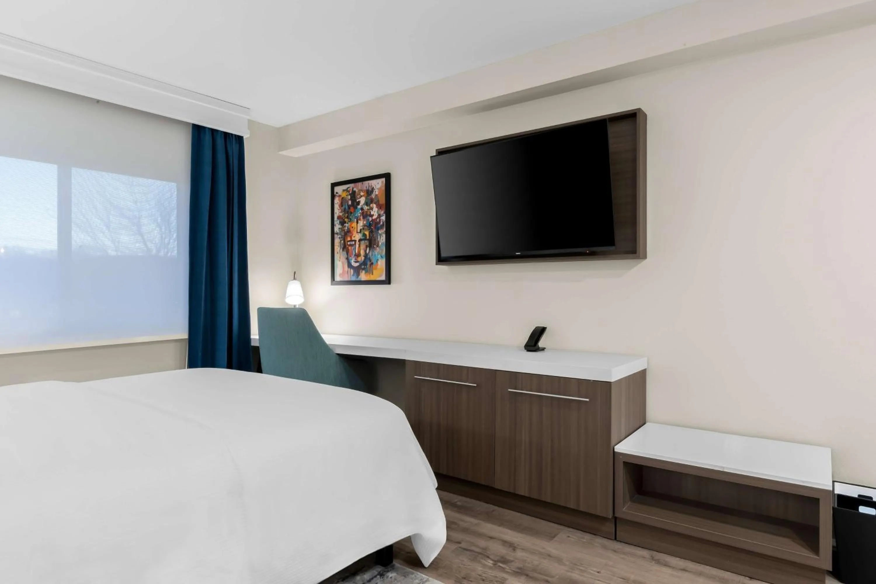 Bedroom, Bed in Latitude Suites Tinton Falls Eatontown - BW Premier Collection